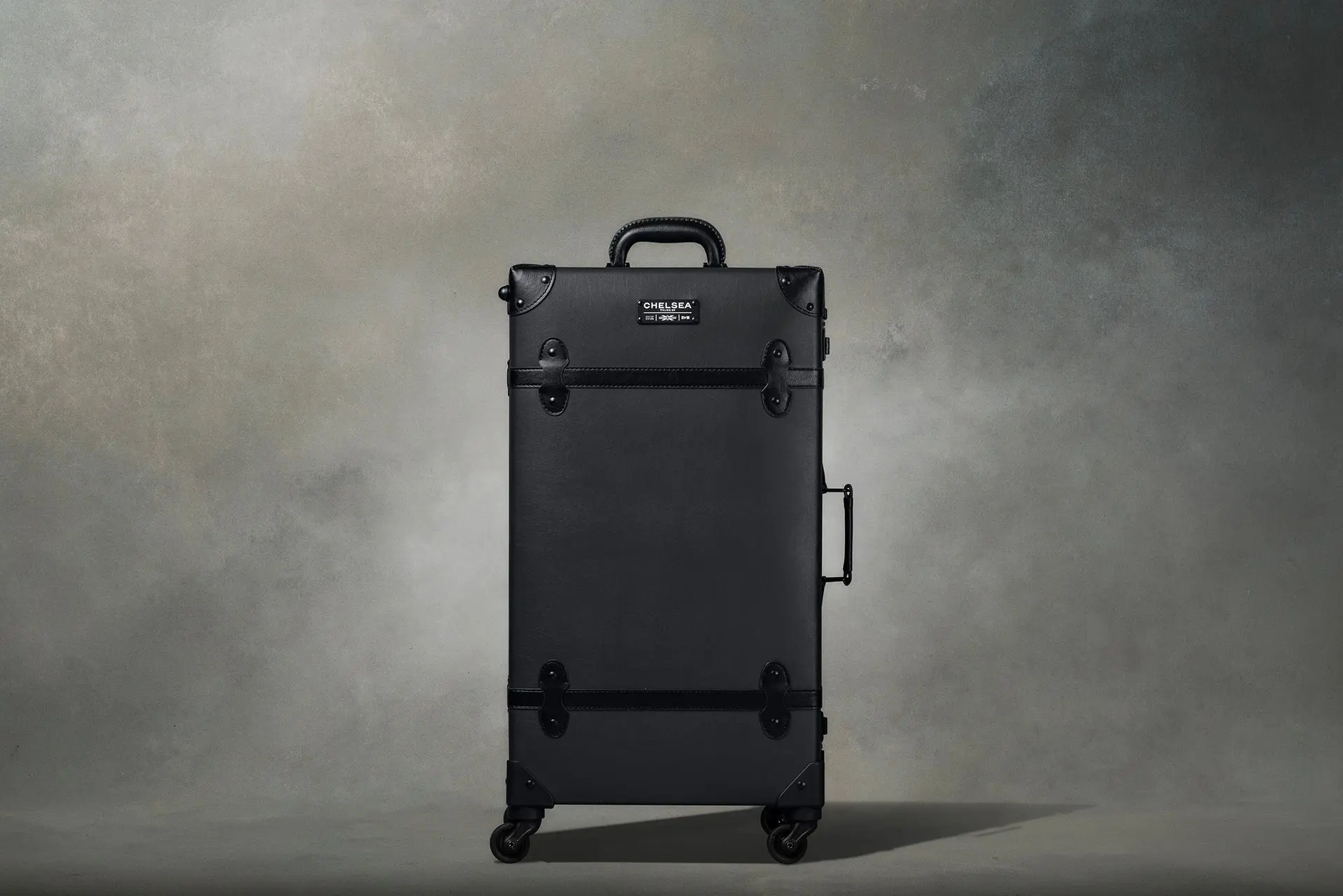 Chelsea Truck Company Vintage Inspired Travel Luggage Set - Image 8