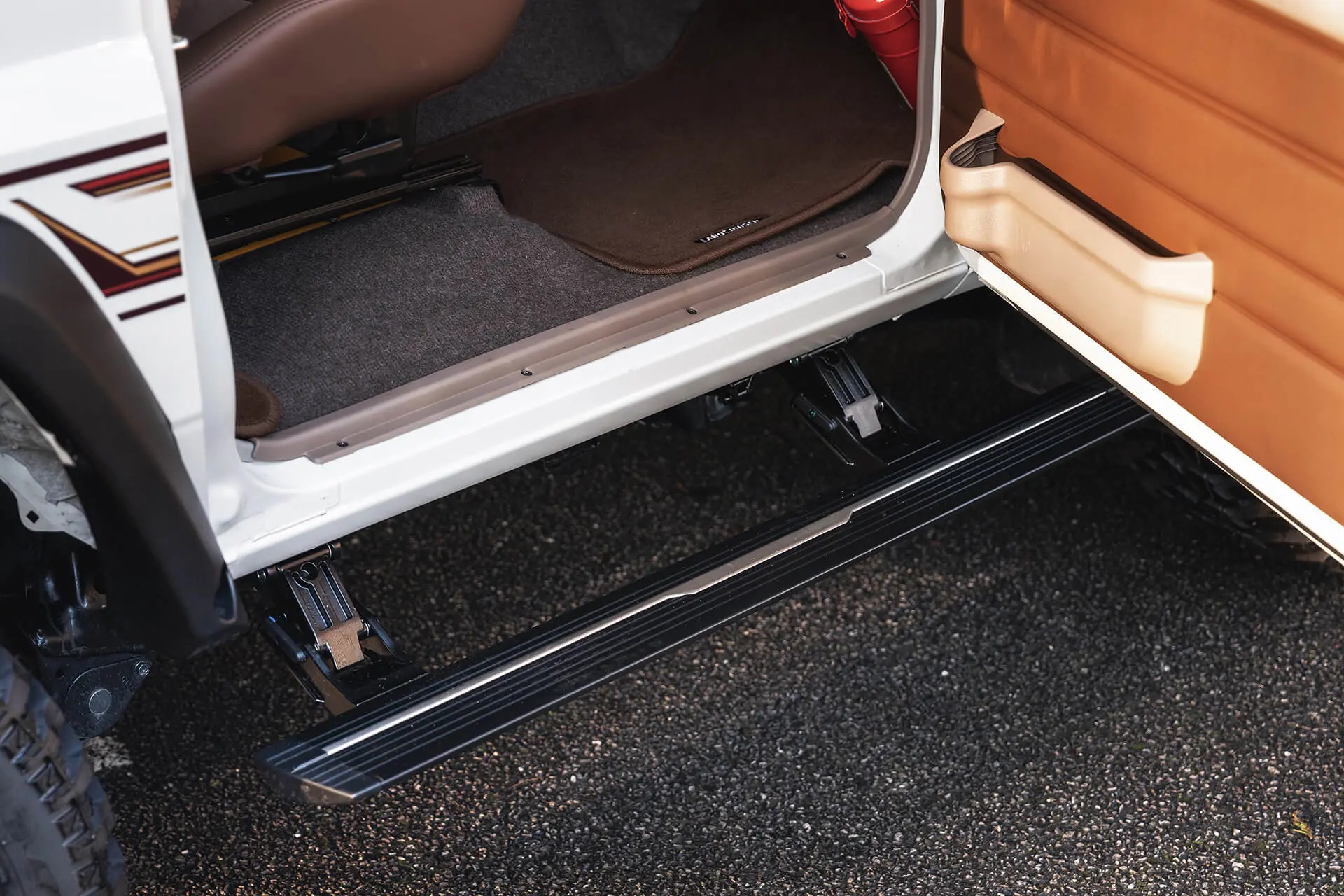 Electric Side Steps for Toyota Land Cruiser 70 (2023 Onwards) - Image 2
