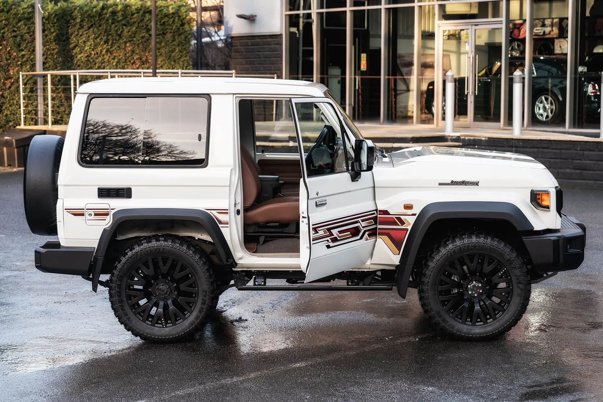 Electric Side Steps for Toyota Land Cruiser 70 (2023 Onwards) - Image 4