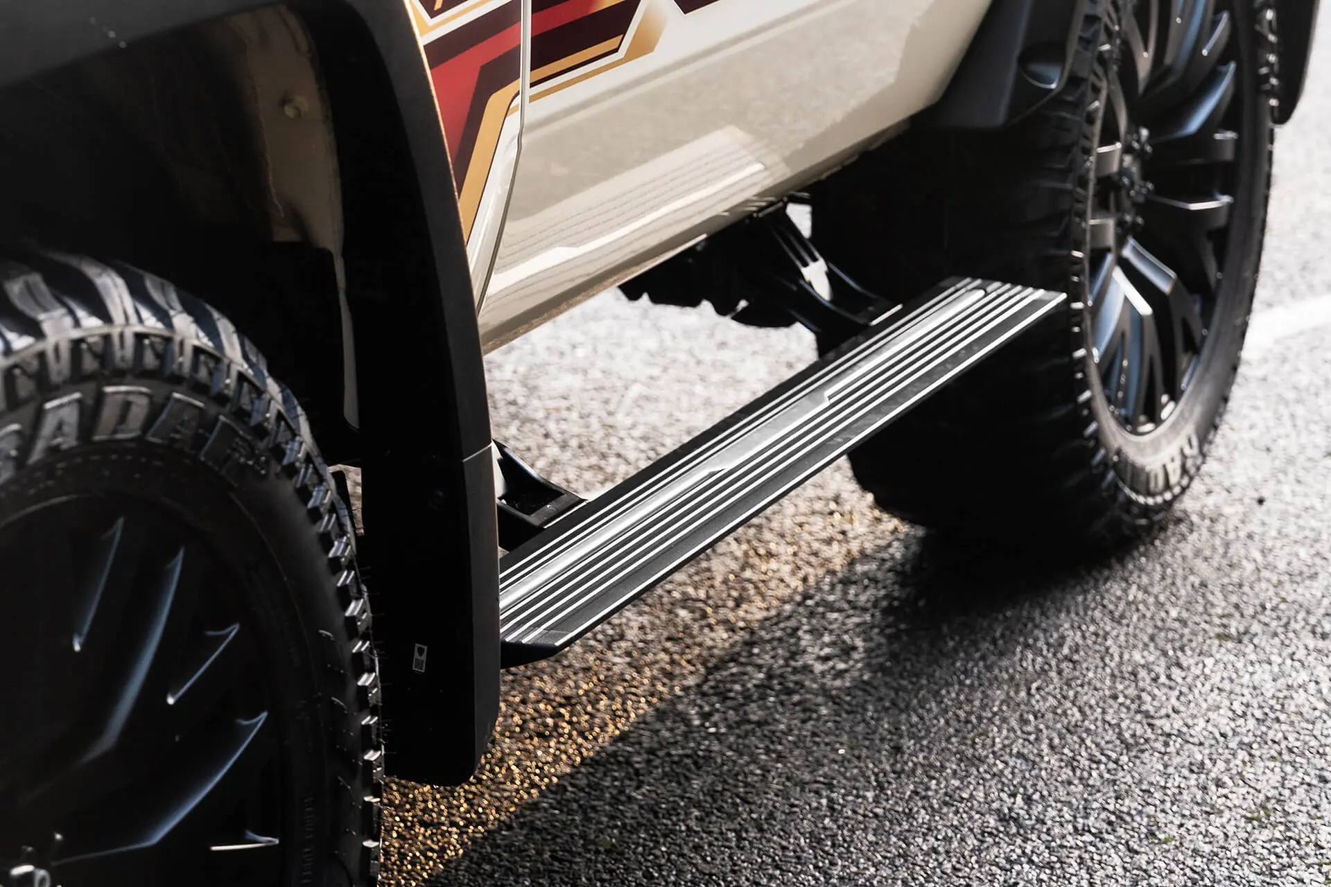 Electric Side Steps for Toyota Land Cruiser 70 (2023 Onwards) - Image 7