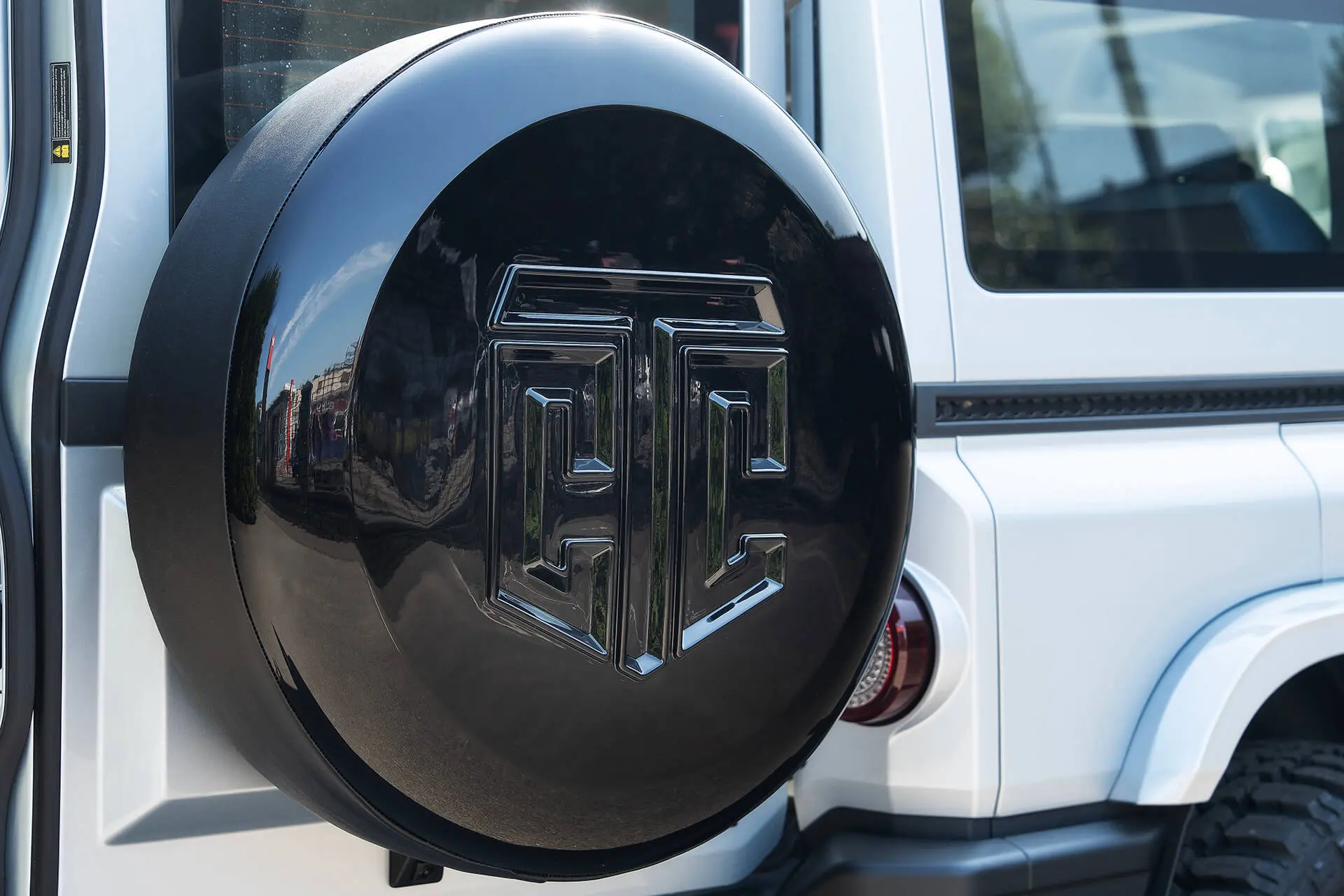 INEOS Grenadier (2023 Onwards) Crest Logo Hard Spare Wheel Cover - Image 11