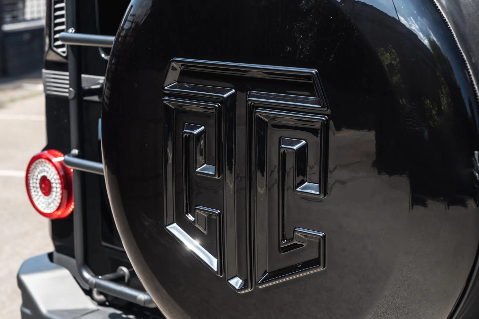 INEOS Grenadier (2023 Onwards) Crest Logo Hard Spare Wheel Cover - Image 9