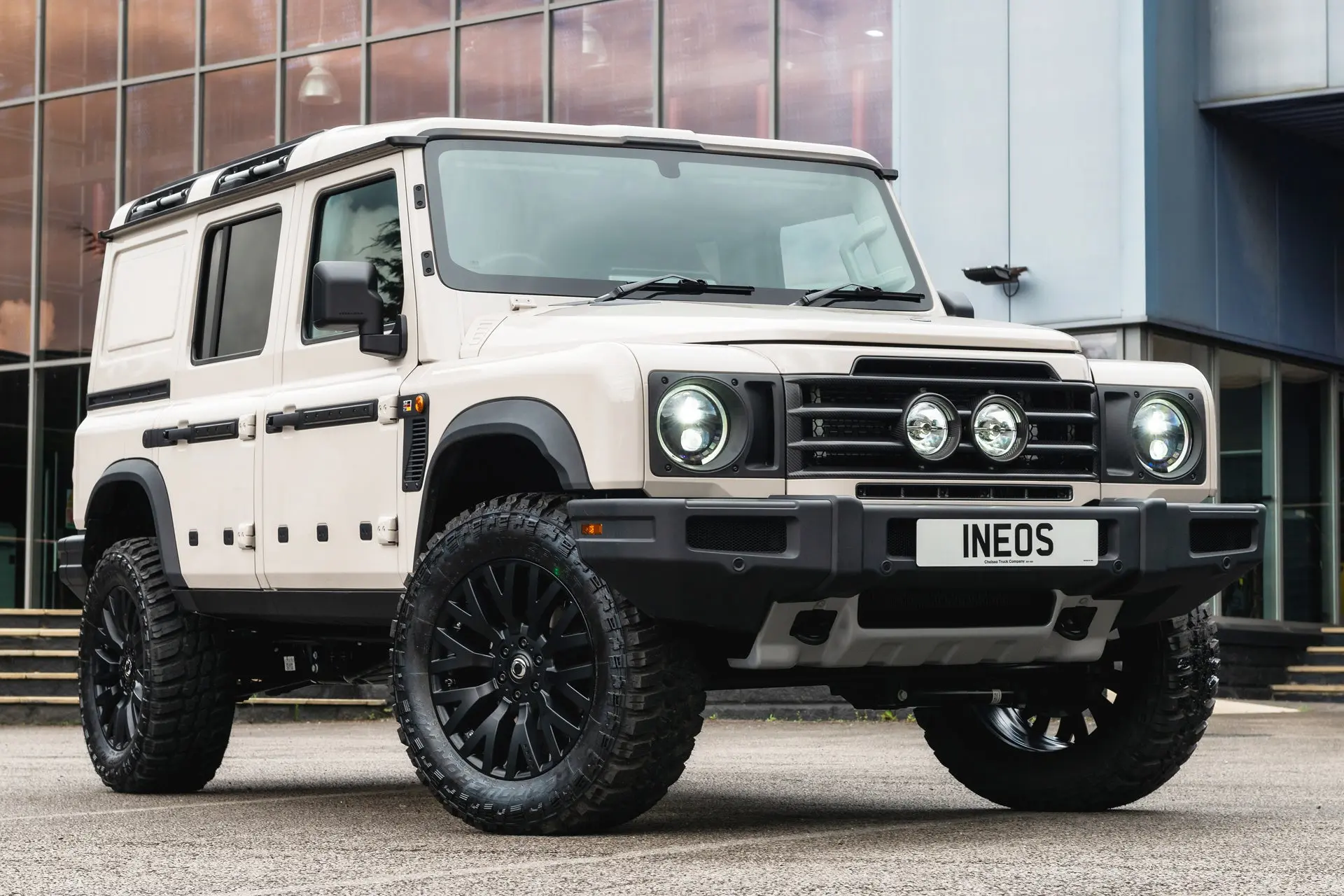 INEOS Grenadier (2023 Onwards) Exposed Matte Carbon Central Lamp Dakar Front Grille - Image 12