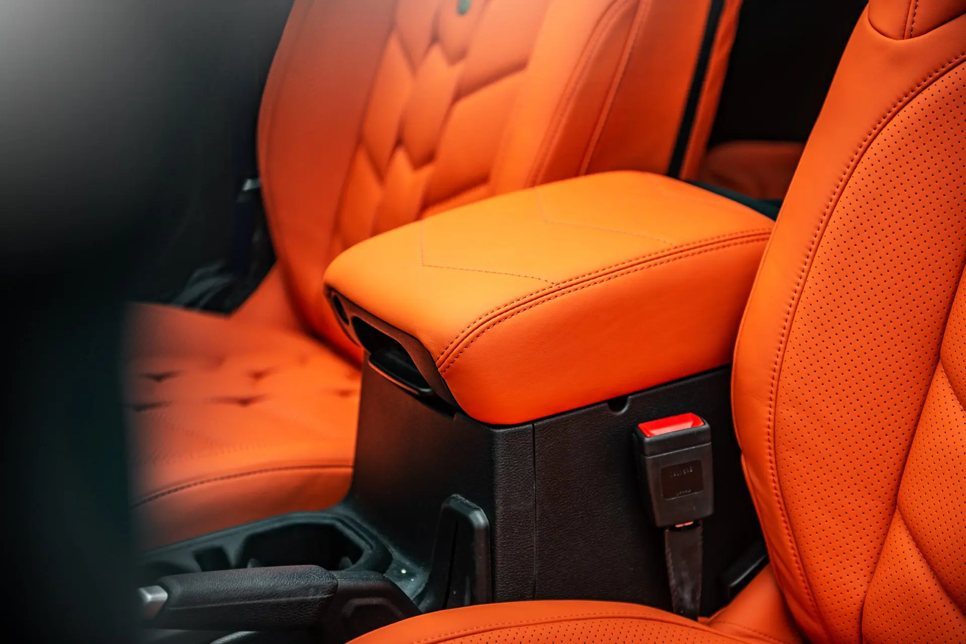Jeep Wrangler JL 2-Door Herringbone Pattern Leather Interior - Image 4
