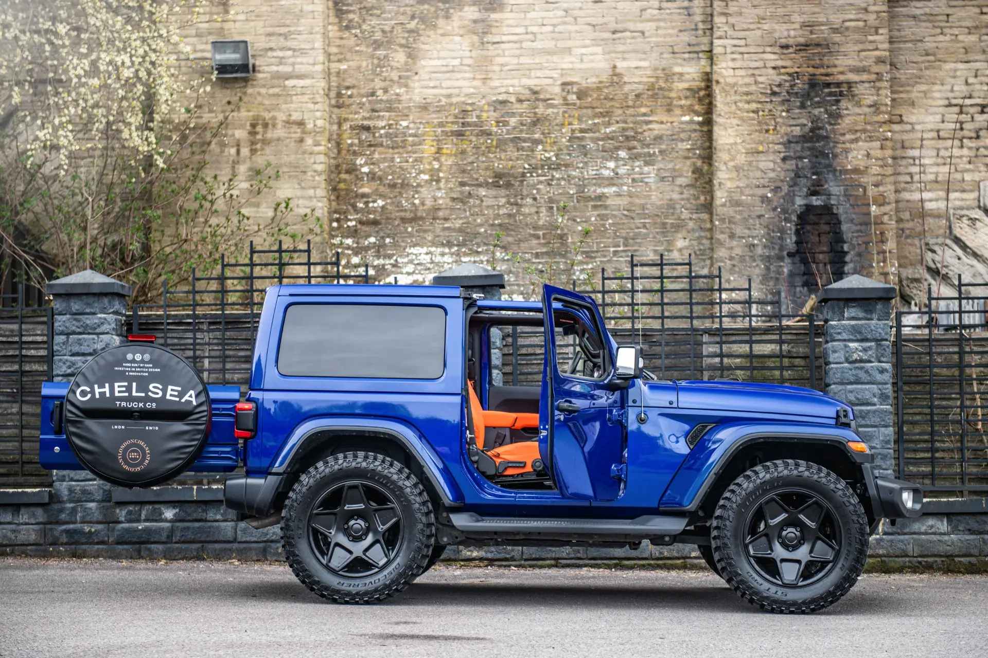 Jeep Wrangler JL 2-Door Herringbone Pattern Leather Interior - Image 6
