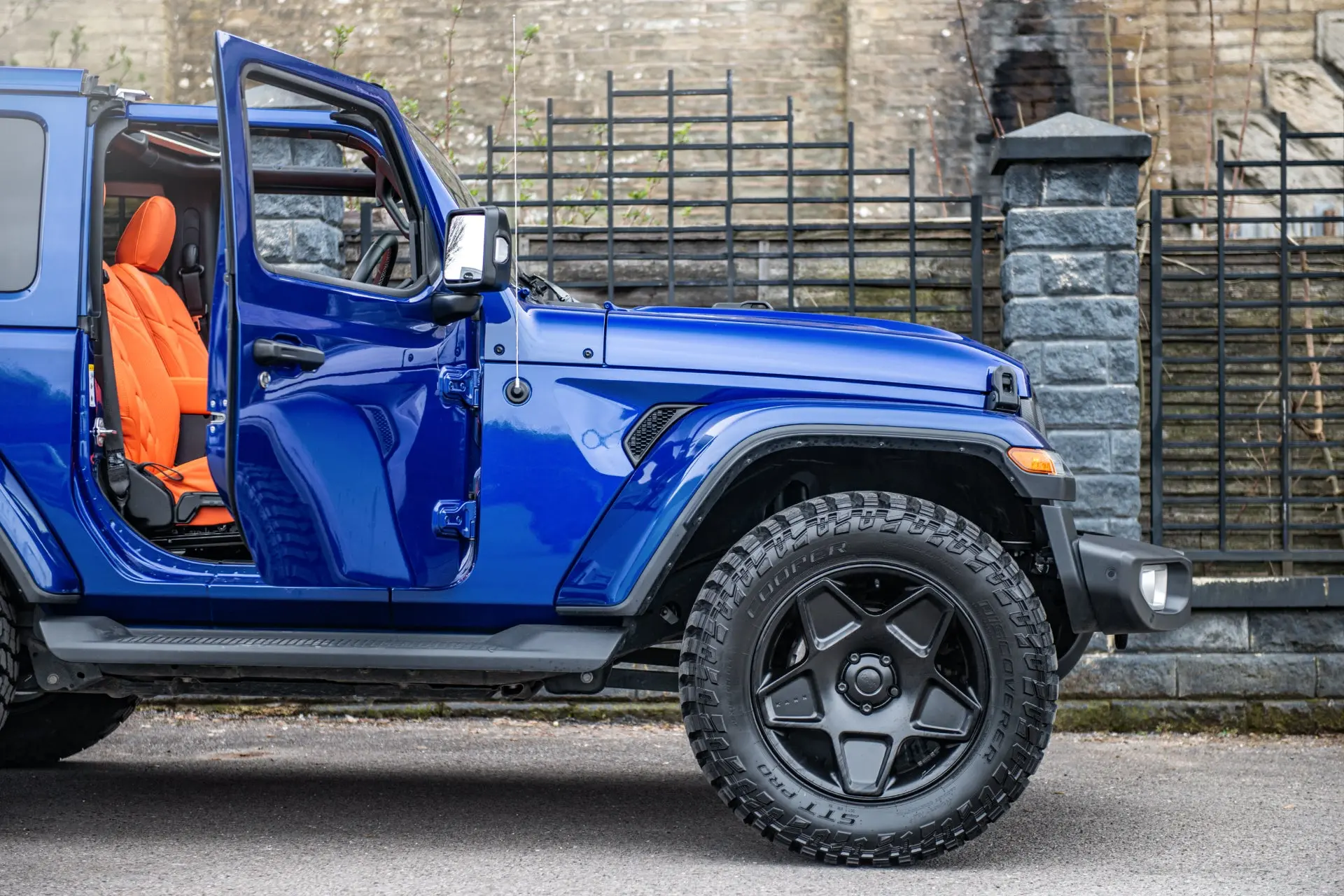 Jeep Wrangler JL 2-Door Herringbone Pattern Leather Interior - Image 7