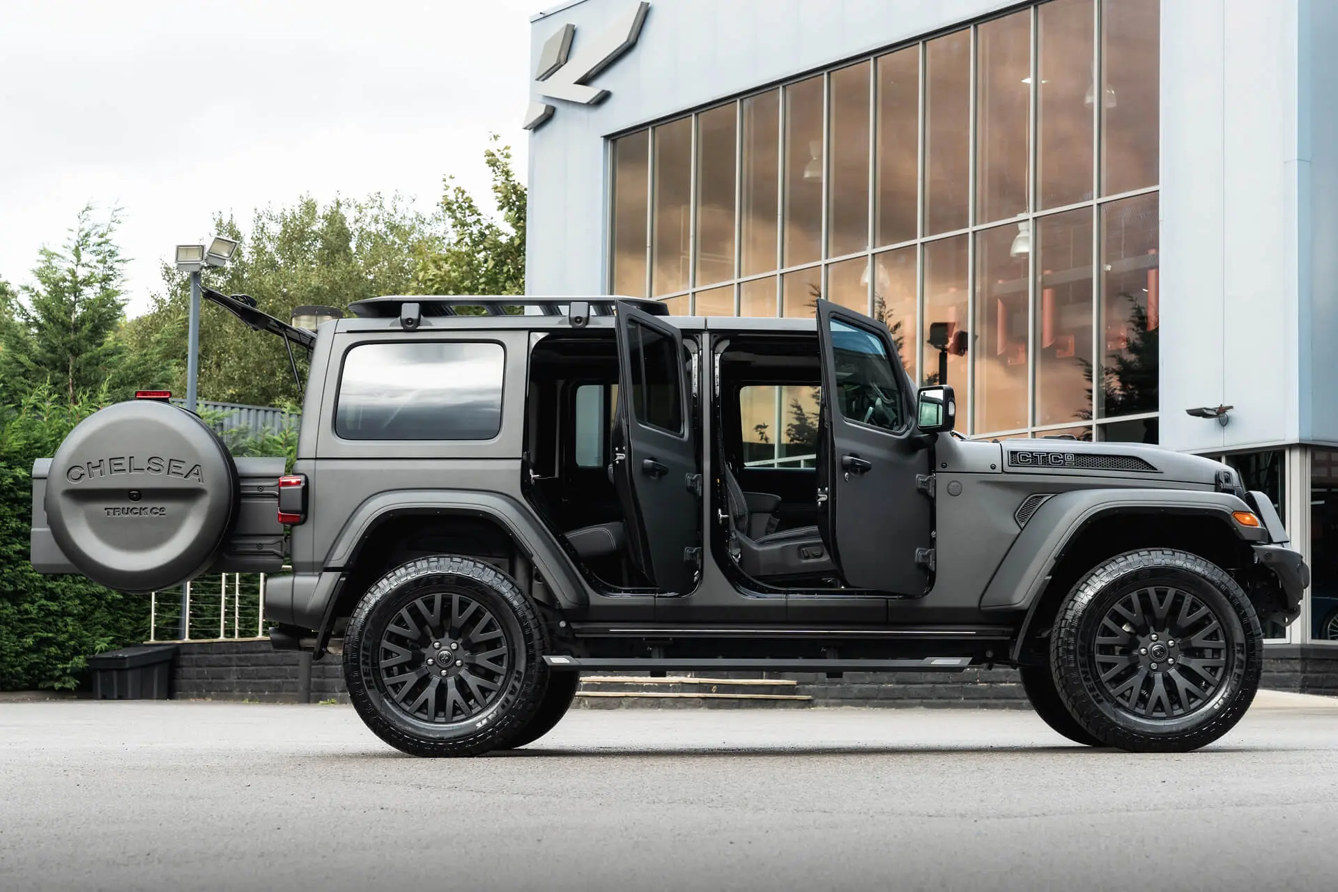 Jeep Wrangler JL (2018 Onwards) 4 Door Electric Side Steps with lights (running boards) - Image 11