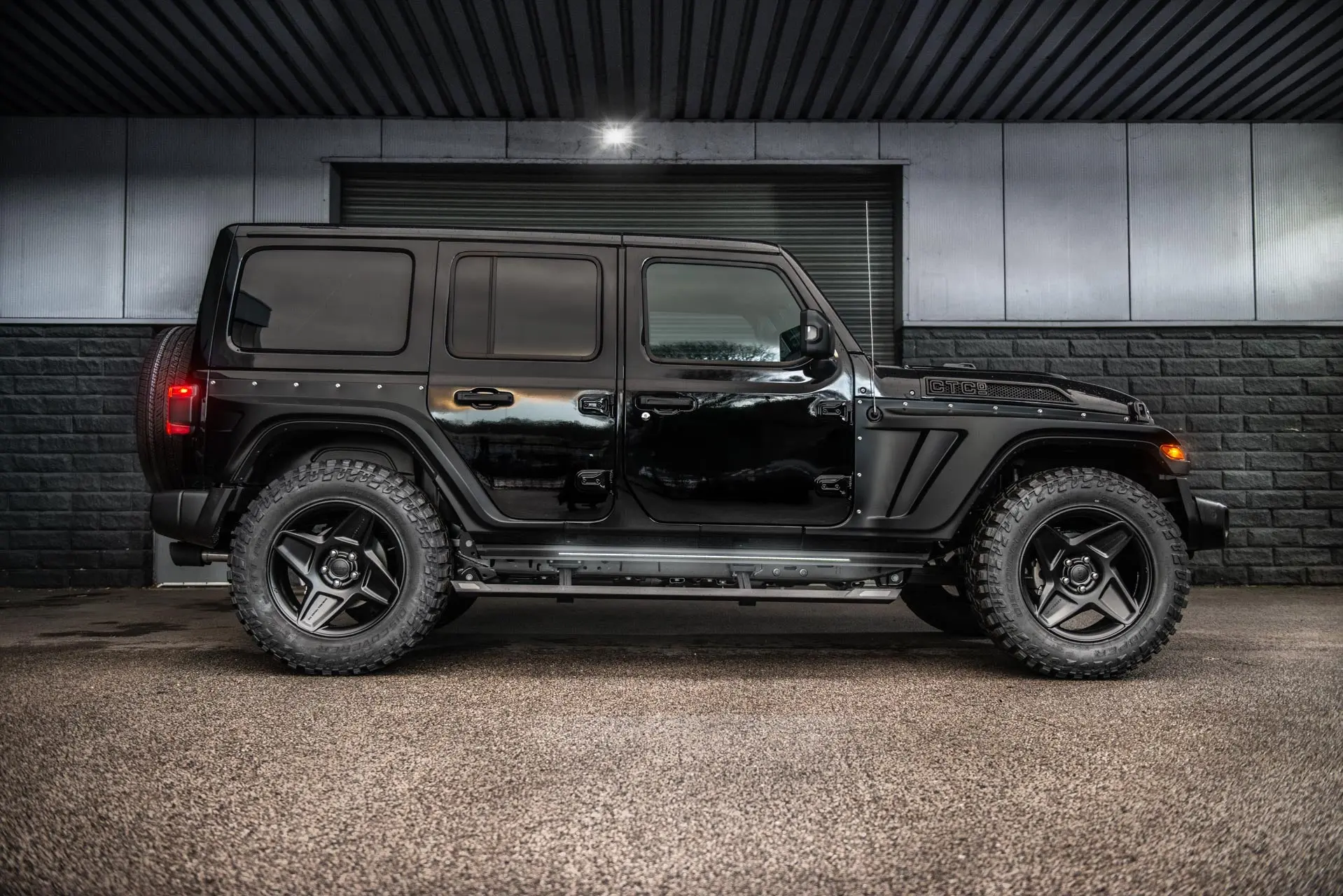Jeep Wrangler JL (2018 Onwards) 4 Door Electric Side Steps with lights (running boards) - Image 13