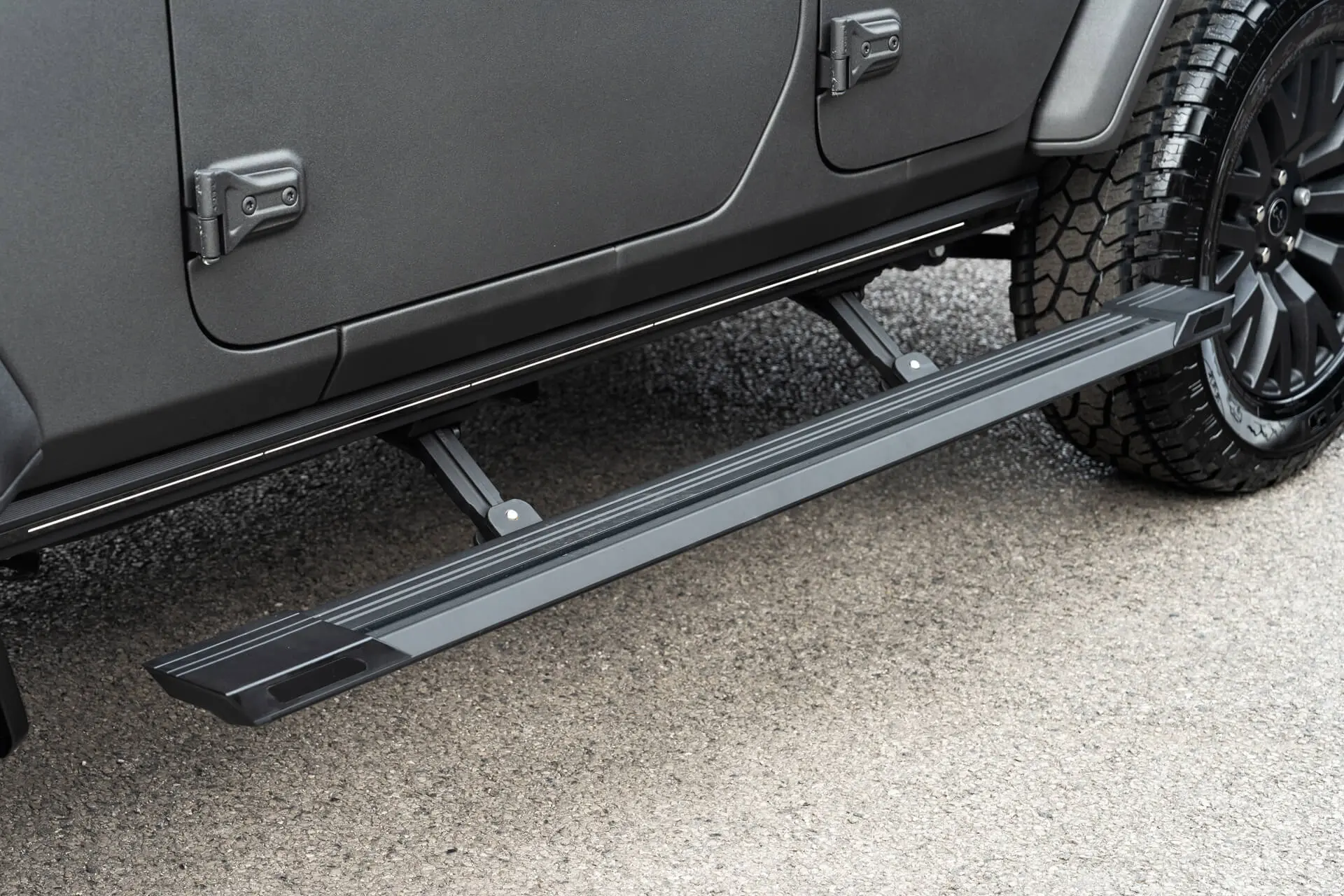 Jeep Wrangler JL (2018 Onwards) 4 Door Electric Side Steps with lights (running boards) - Image 4