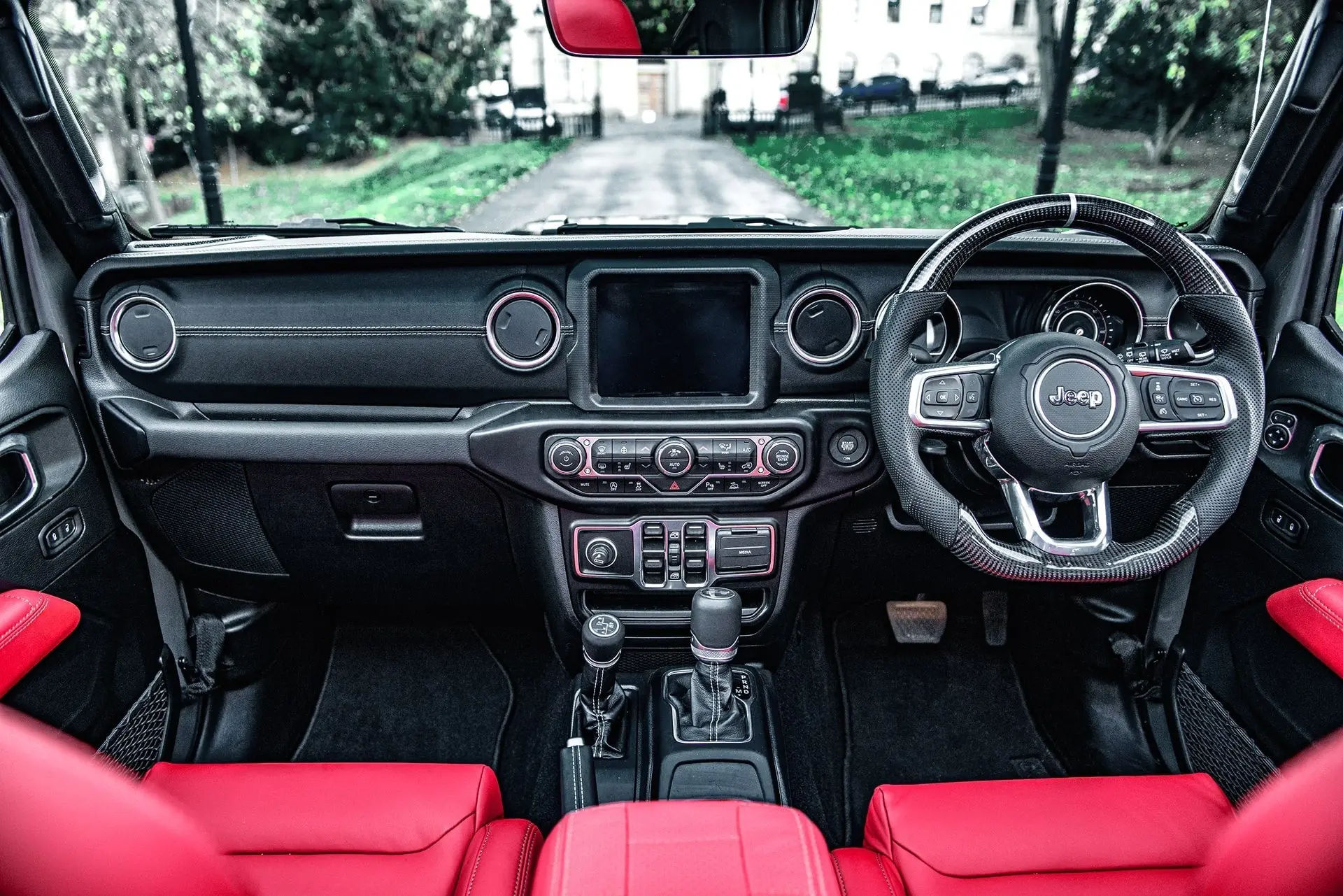 Jeep Wrangler JL (2018 Onwards) Carbon Sports Heated Steering Wheel with Kahn Lettering - Image 10