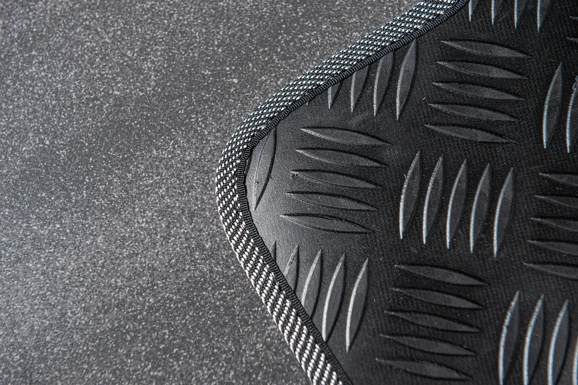 JEEP WRANGLER JL (2018 Onwards) CHEQUERED RUBBER MATS - 2 Door - Image 6