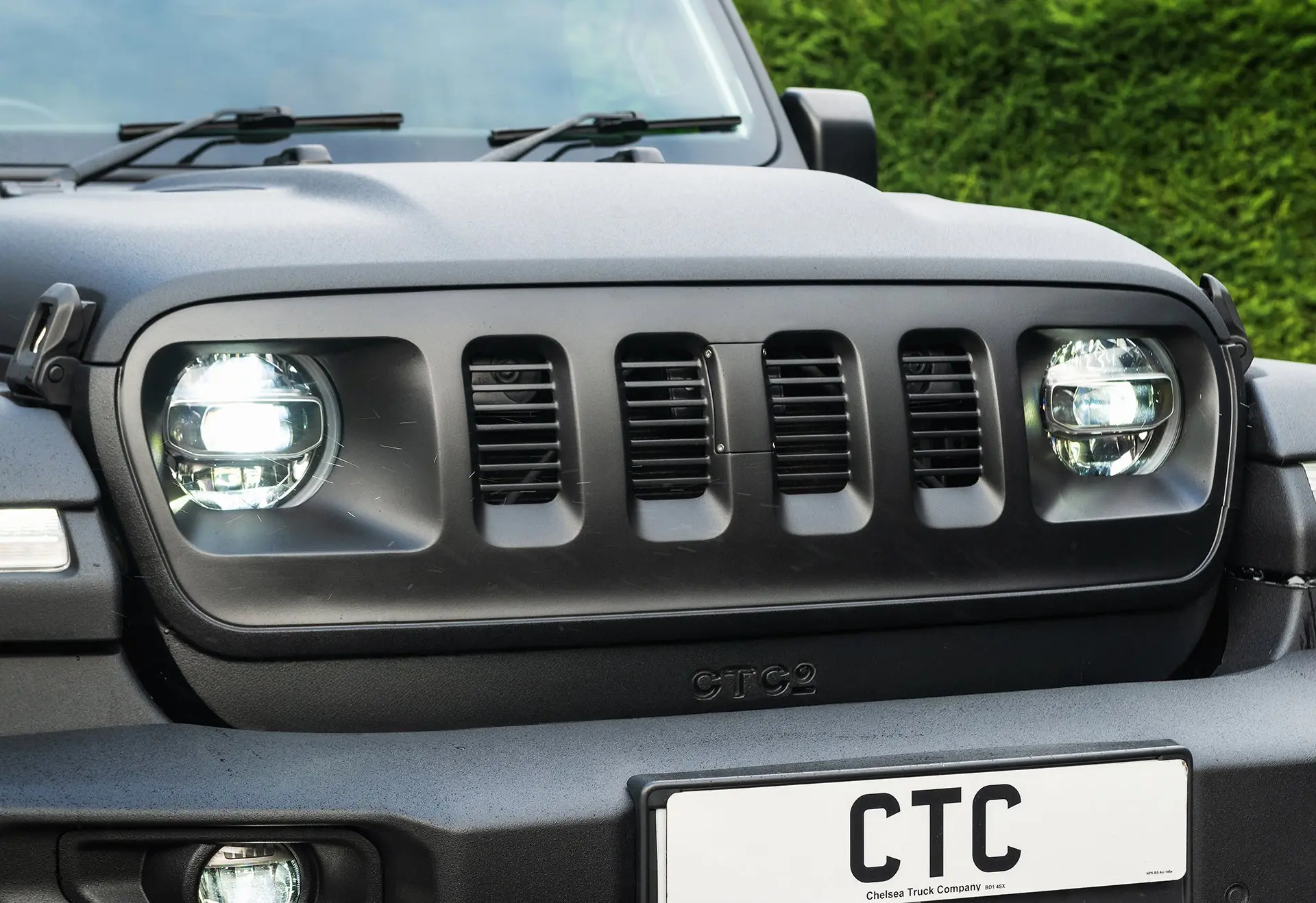 JEEP WRANGLER JL (2018 Onwards) SLIMLINE 4 SLOT FRONT GRILLE - Image 10