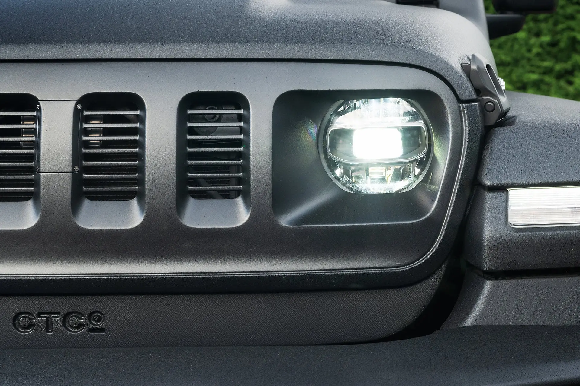 JEEP WRANGLER JL (2018 Onwards) SLIMLINE 4 SLOT FRONT GRILLE - Image 21