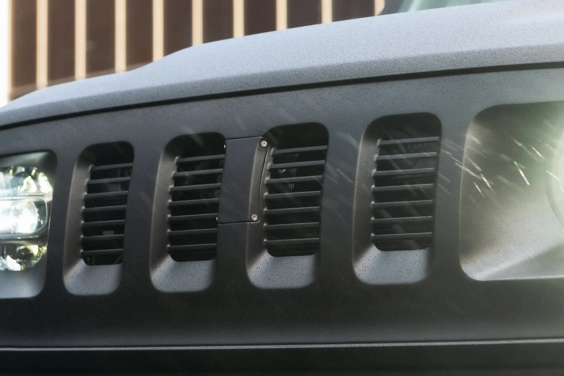 JEEP WRANGLER JL (2018 Onwards) SLIMLINE 4 SLOT FRONT GRILLE - Image 28