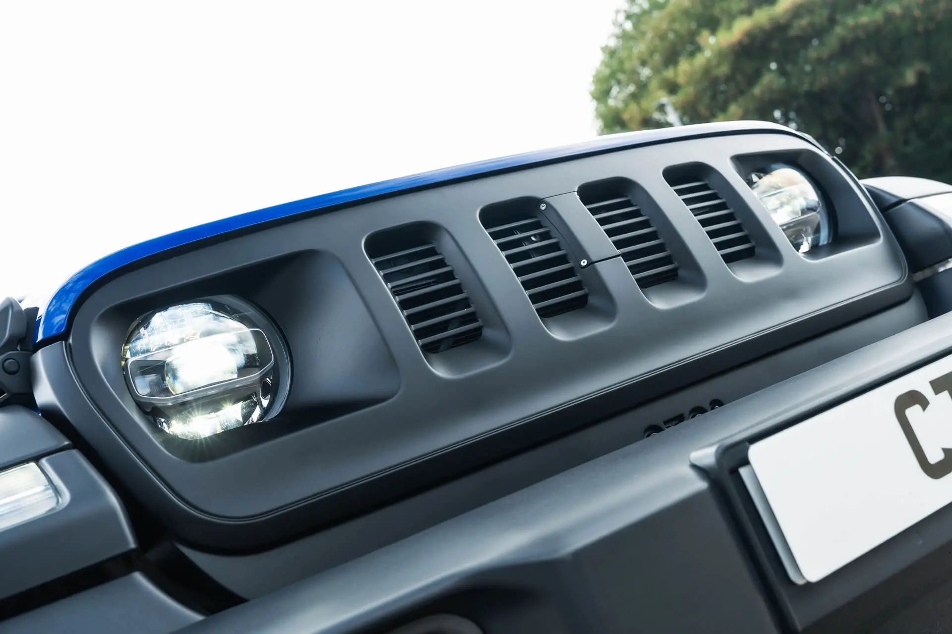 JEEP WRANGLER JL (2018 Onwards) SLIMLINE 4 SLOT FRONT GRILLE - Image 32