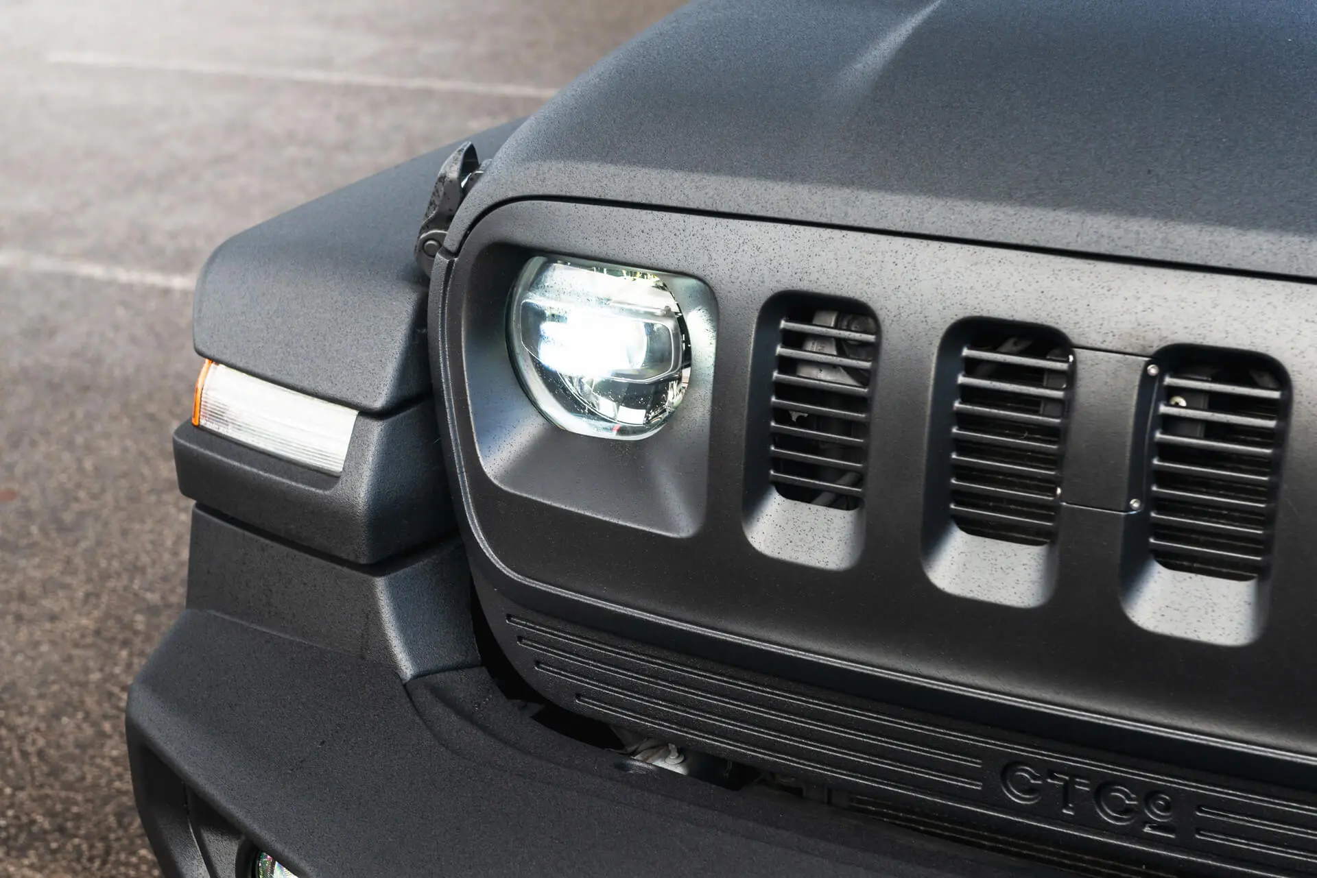 JEEP WRANGLER JL (2018 Onwards) SLIMLINE 4 SLOT FRONT GRILLE - Image 37