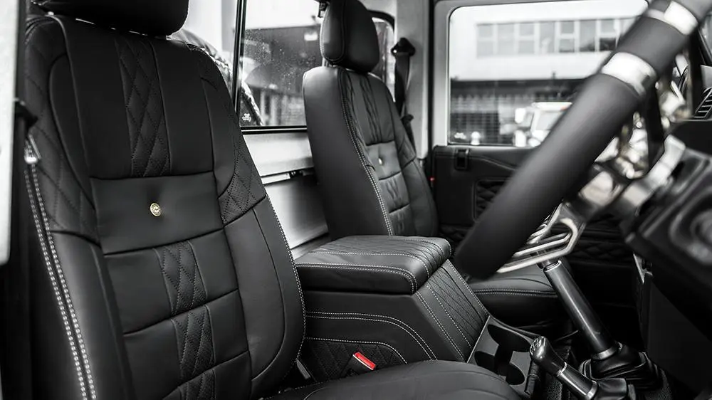 LAND ROVER DEFENDER 110 PICKUP COMFORT INTERIOR - 2 SEATS - Image 2
