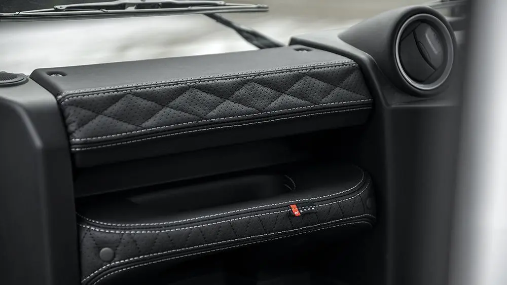 LAND ROVER DEFENDER 110 PICKUP COMFORT INTERIOR - 2 SEATS - Image 3