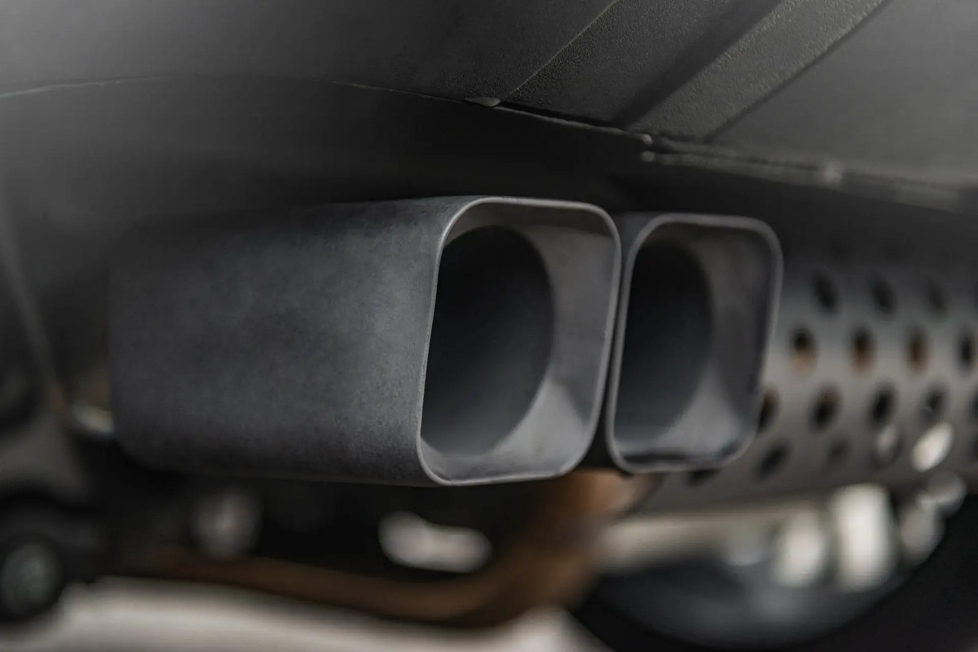Land Rover Defender 110 P400 3.0 Petrol (2020 Onwards) Quad Exhaust System - Image 3