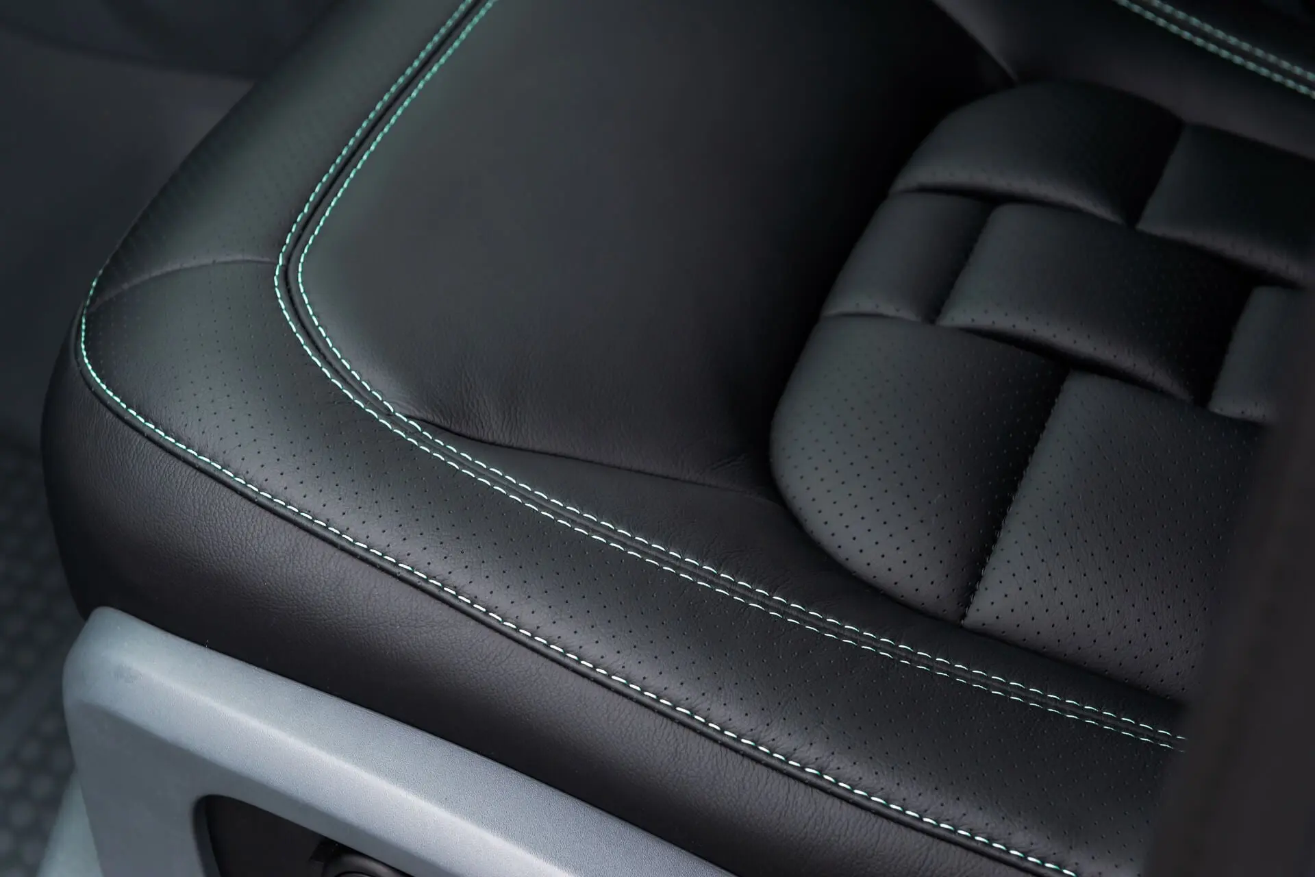 Land Rover Defender 130 3D Modular Pattern Leather Interior - Image 66