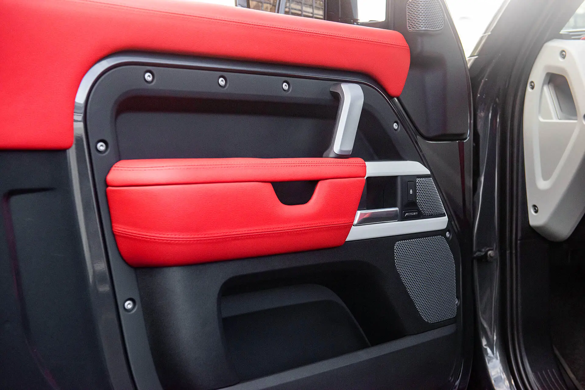 Land Rover Defender 110 Clam Shell Pattern Leather Interior - Image 40