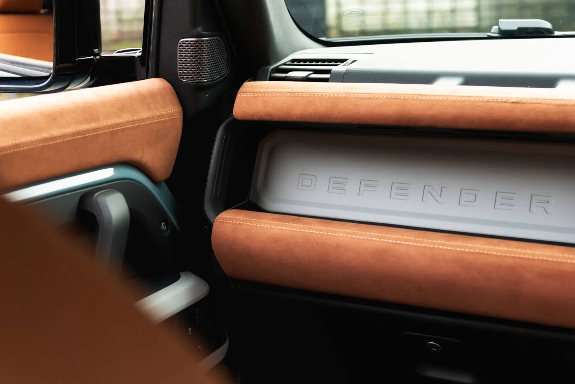 Land Rover Defender 110 Clam Shell Pattern Leather Interior - Image 27