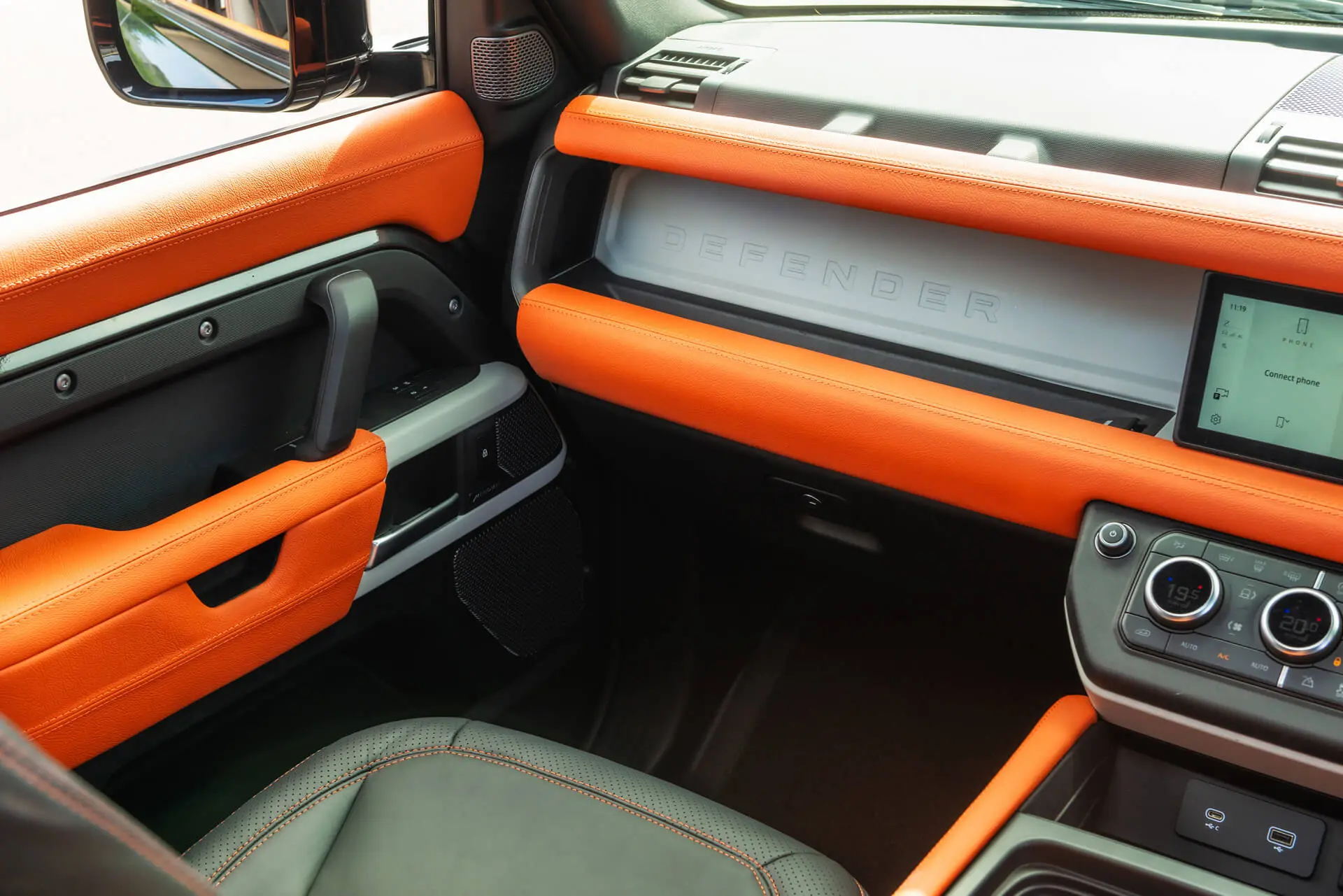 Land Rover Defender 110 Clam Shell Pattern Leather Interior - Image 22