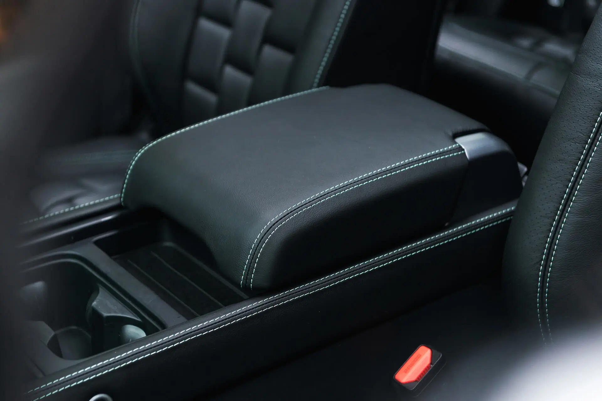 Land Rover Defender 110 Clam Shell Pattern Leather Interior - Image 12