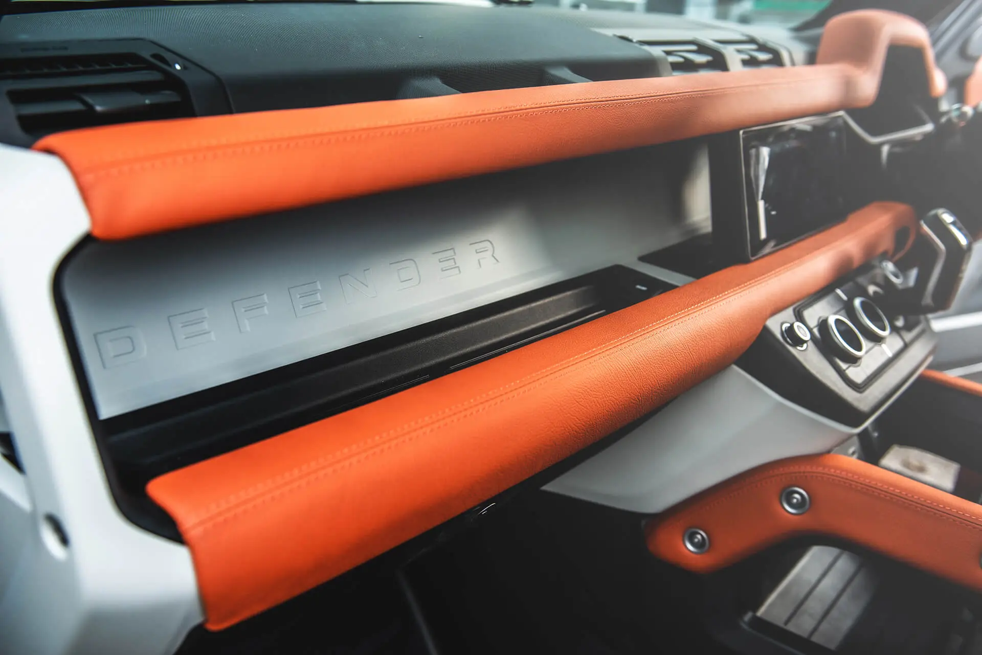 Land Rover Defender 110 Clam Shell Pattern Leather Interior - Image 18