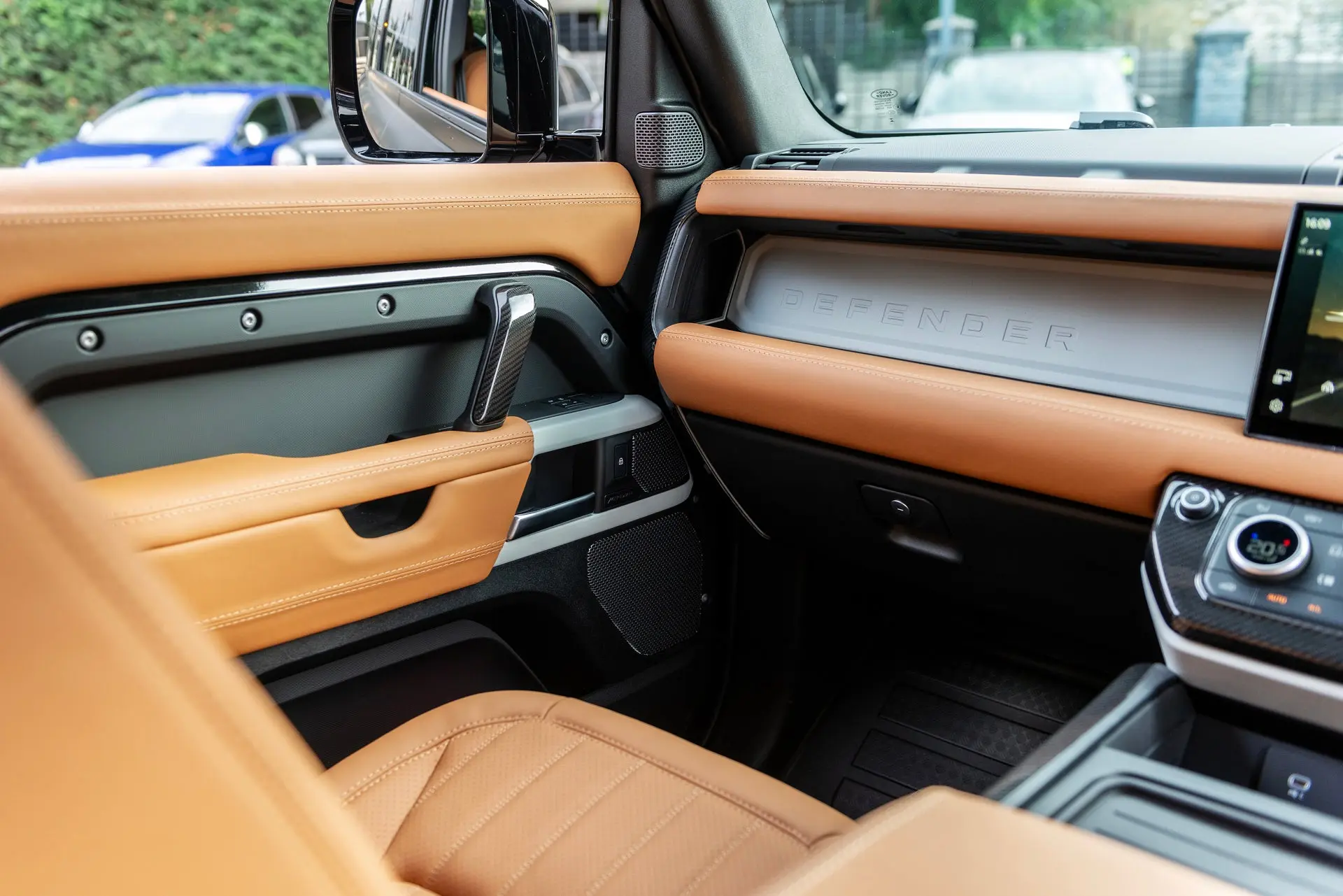 Land Rover Defender 130 Designo Pattern Leather Interior - Image 78