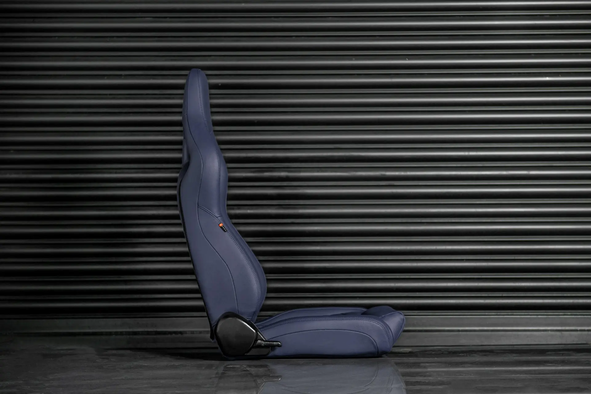Land Rover Defender Heritage Sport Seats in Lightweight Vegan Leather (1991–2016) - Image 15