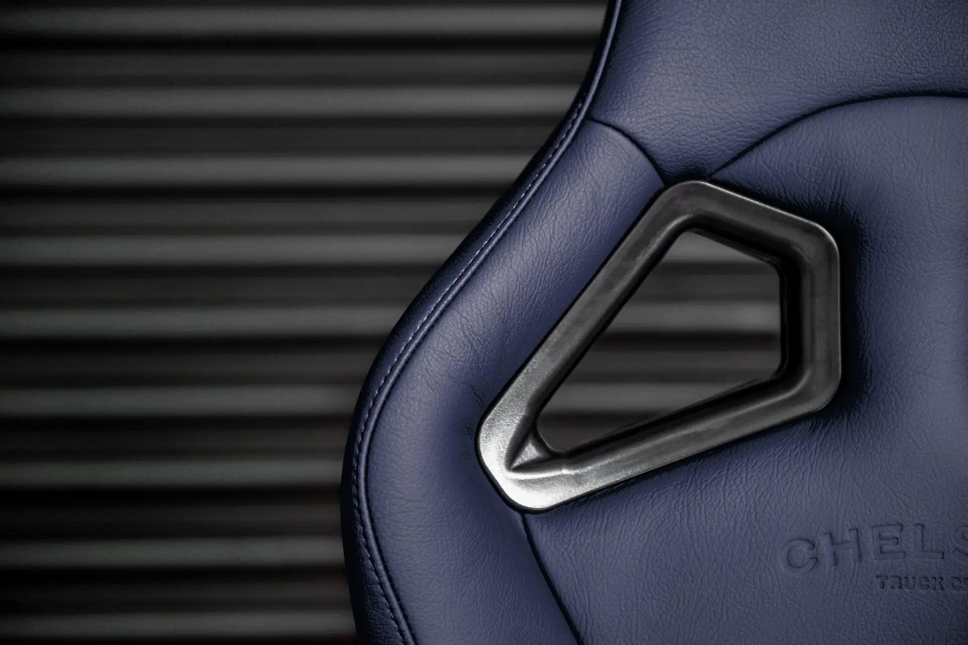 Land Rover Defender Heritage Sport Seats in Lightweight Vegan Leather (1991–2016) - Image 9
