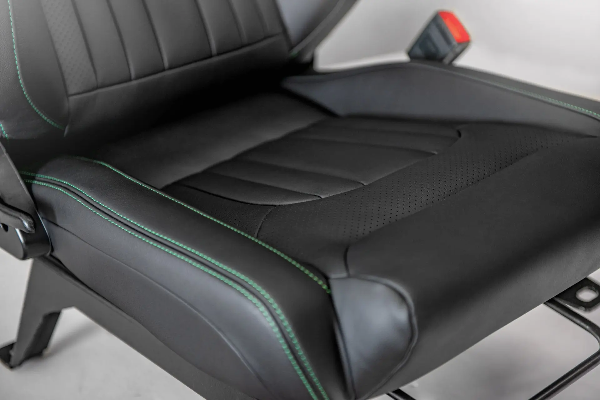 Land Rover Defender Lightweight Vegan Leather Sport Seats - Image 17