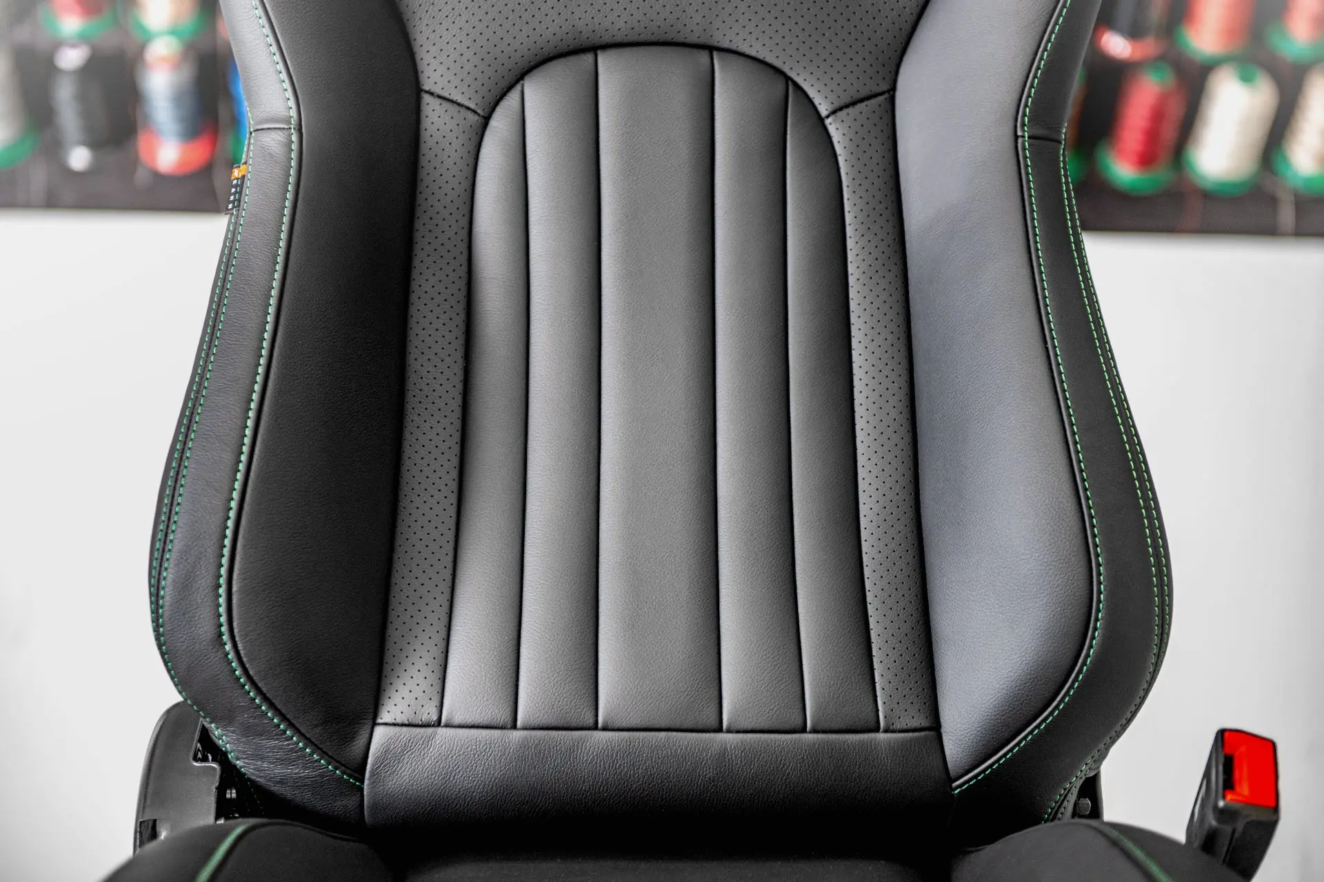 Land Rover Defender Lightweight Vegan Leather Sport Seats - Image 18