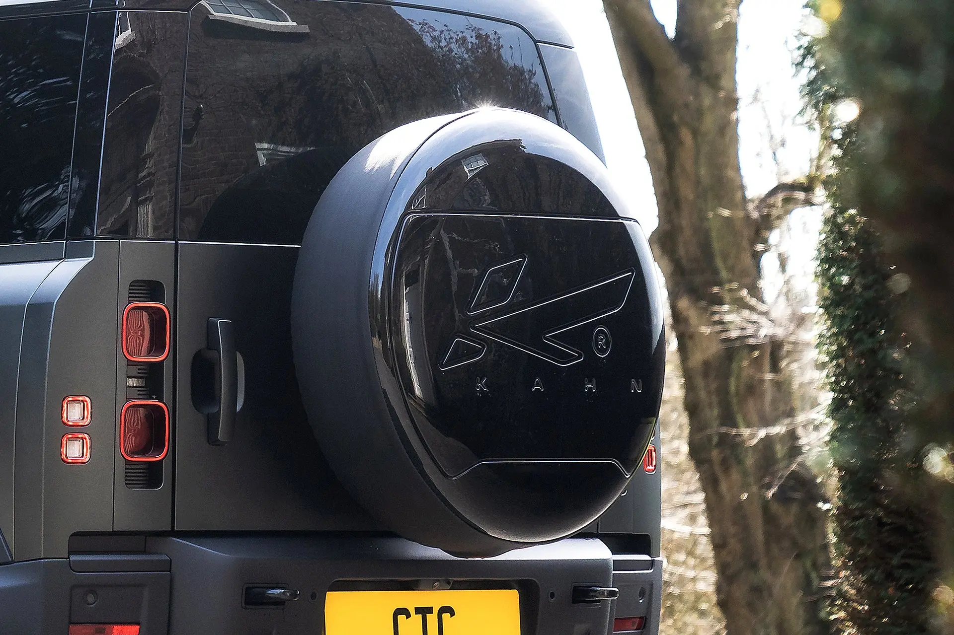 Hard Spare Wheel Cover for Land Rover Defender (2020 Onwards) - Piano Black