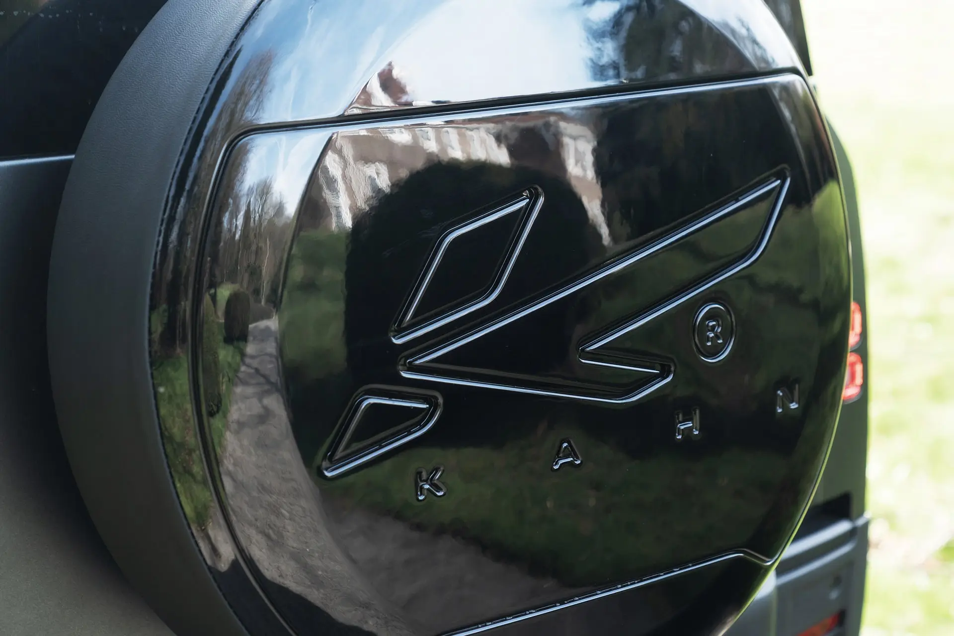 Hard Spare Wheel Cover for Land Rover Defender (2020 Onwards) - Piano Black - Image 3