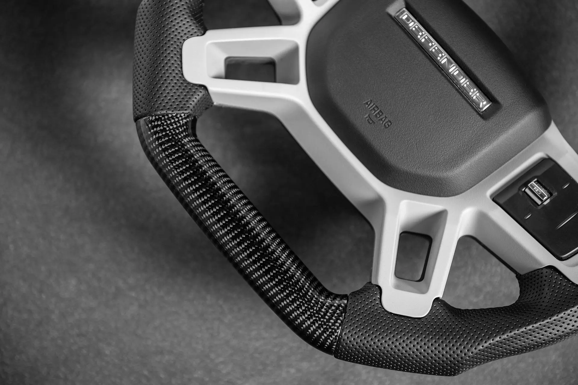 LAND ROVER DEFENDER (2020 Onwards) CARBON STEERING WHEEL - Image 13