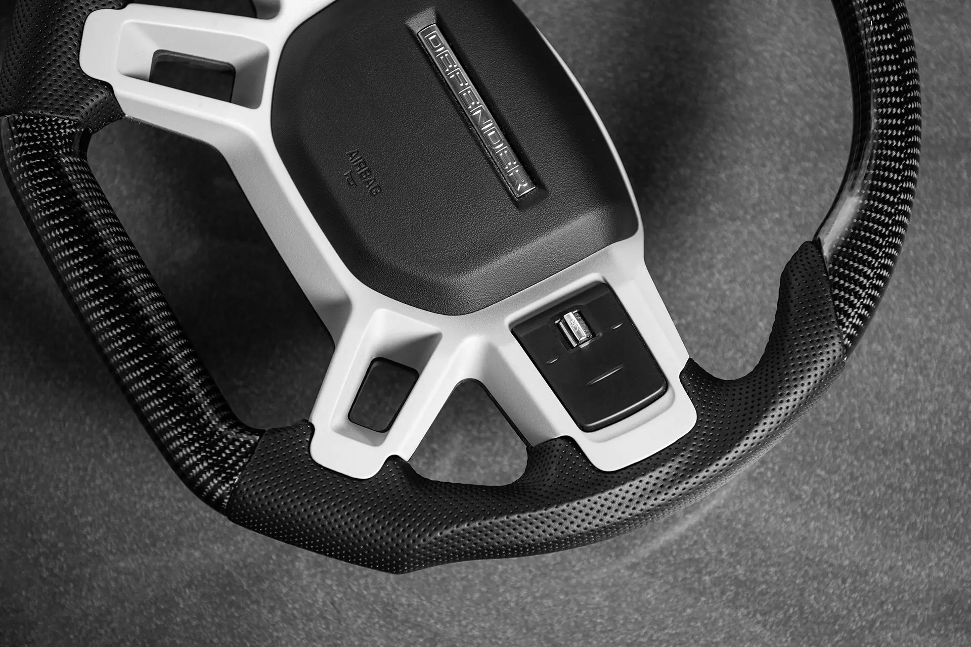LAND ROVER DEFENDER (2020 Onwards) CARBON STEERING WHEEL - Image 15