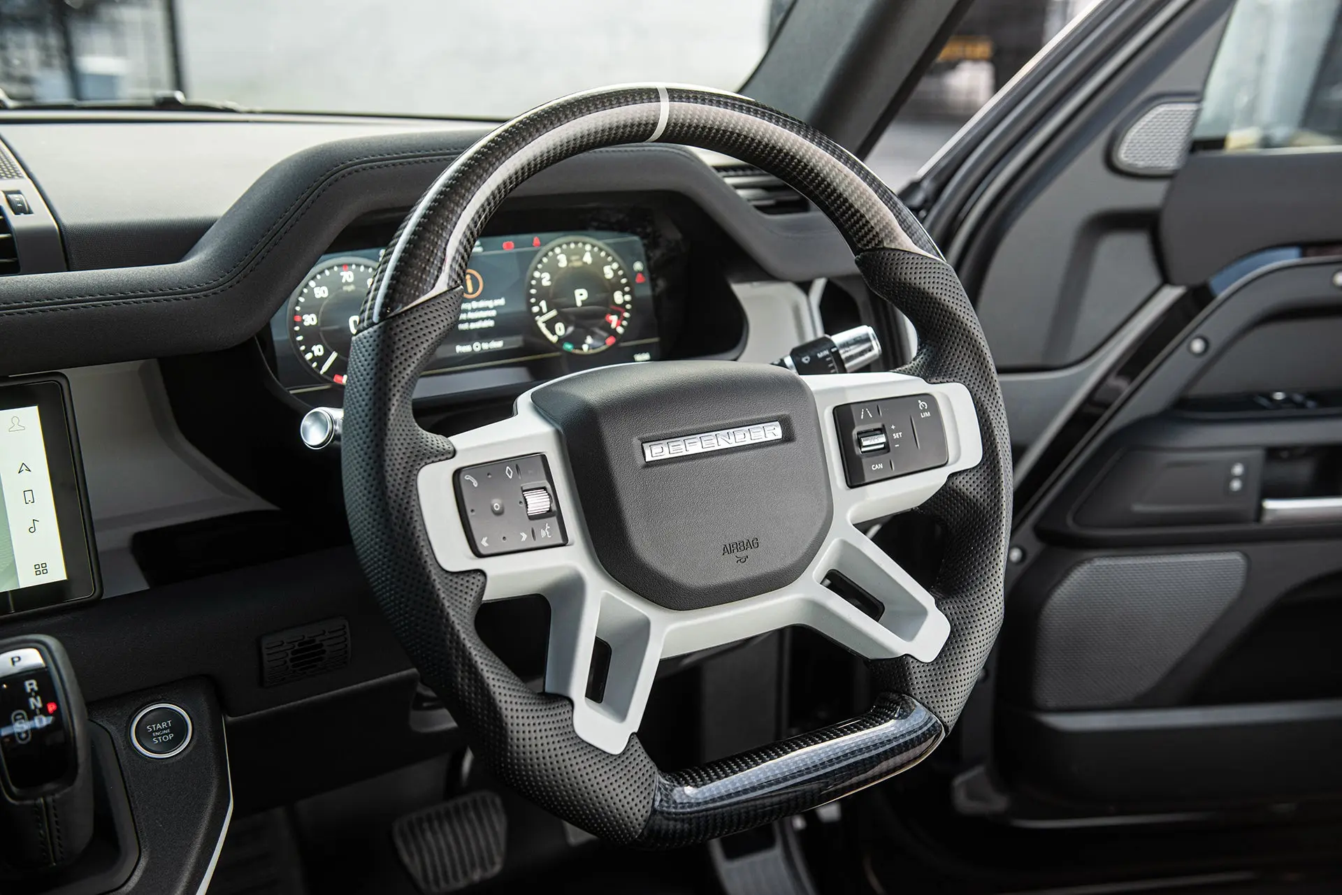 LAND ROVER DEFENDER (2020 Onwards) CARBON STEERING WHEEL - Image 4