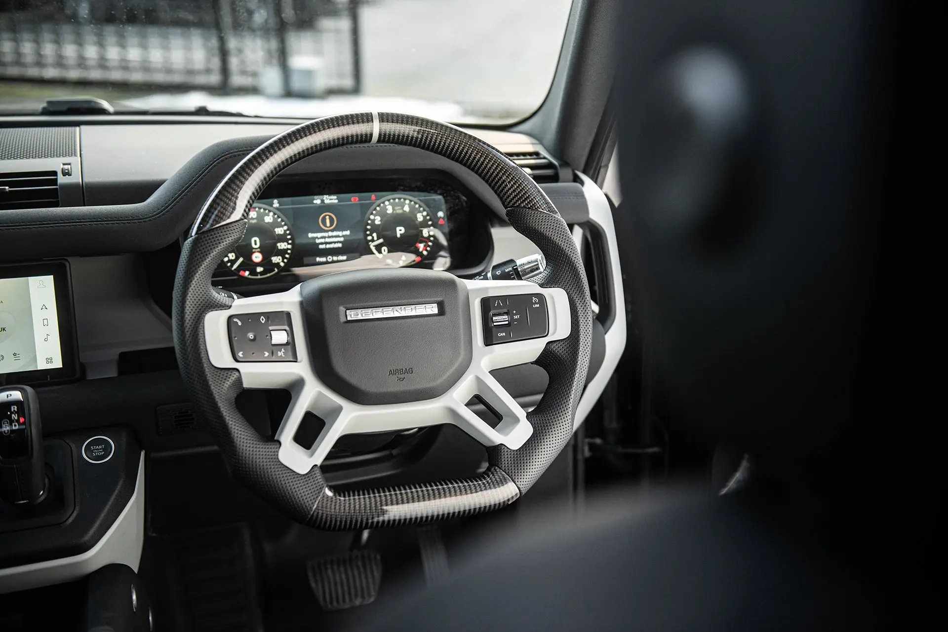 LAND ROVER DEFENDER (2020 Onwards) CARBON STEERING WHEEL - Image 5