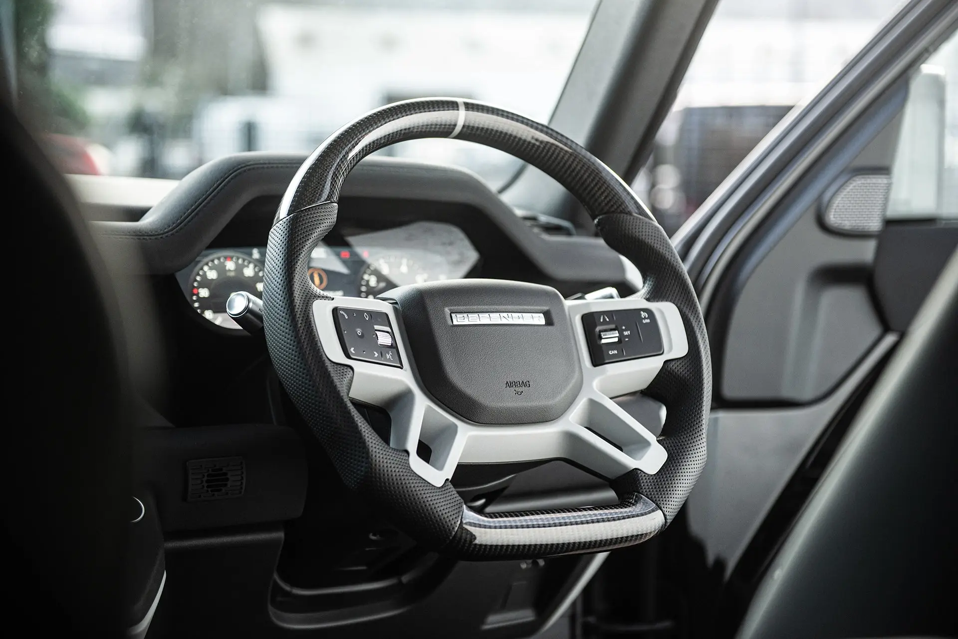 LAND ROVER DEFENDER (2020 Onwards) CARBON STEERING WHEEL - Image 6