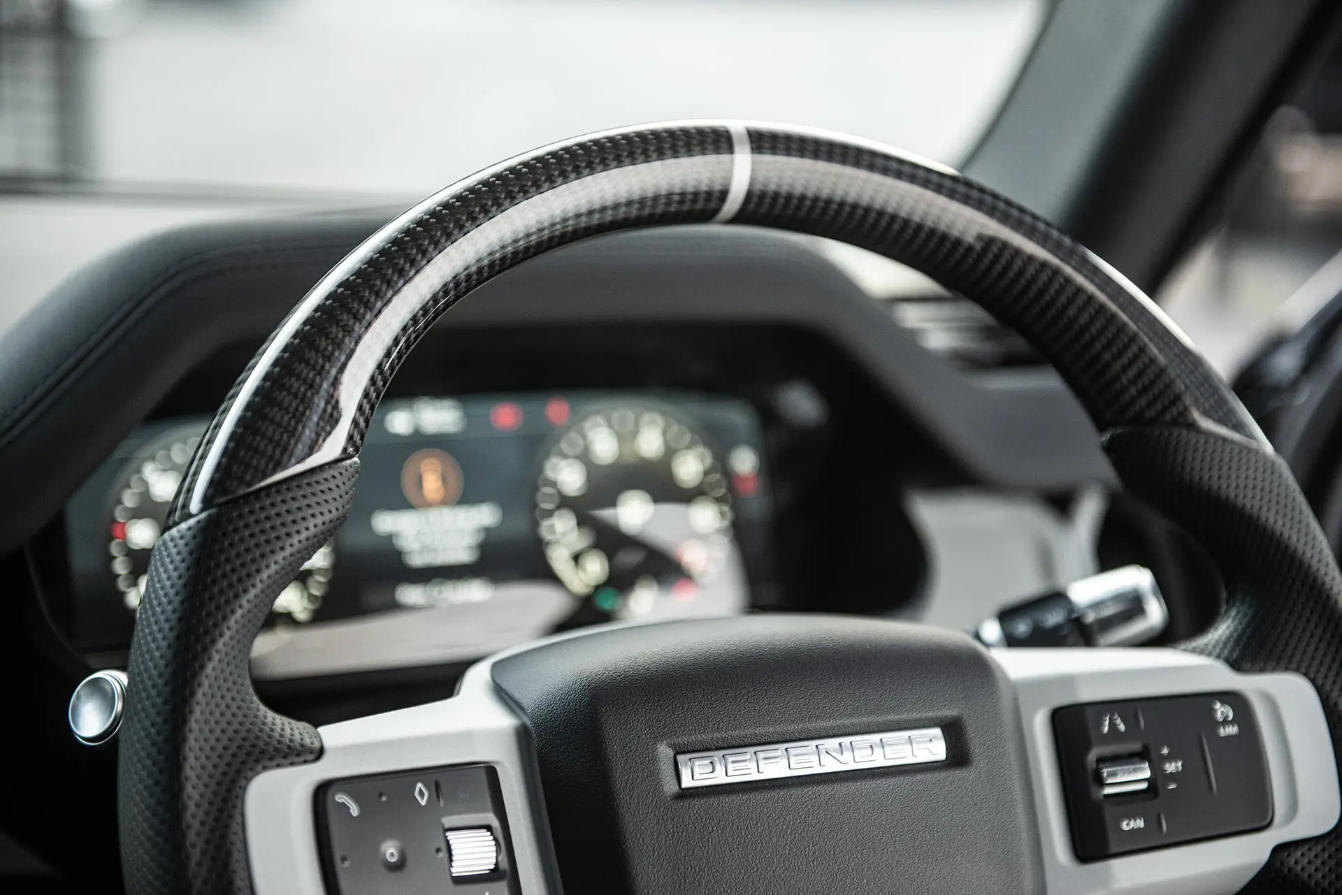 LAND ROVER DEFENDER (2020 Onwards) CARBON STEERING WHEEL - Image 7