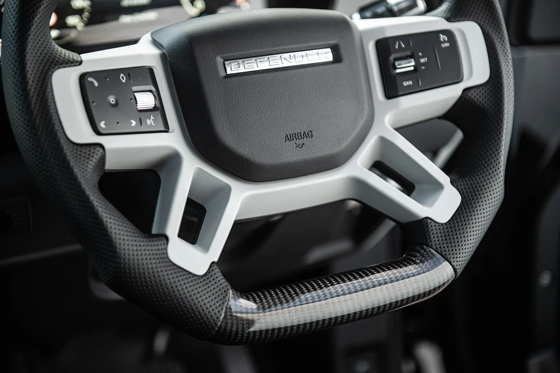 LAND ROVER DEFENDER (2020 Onwards) CARBON STEERING WHEEL - Image 8