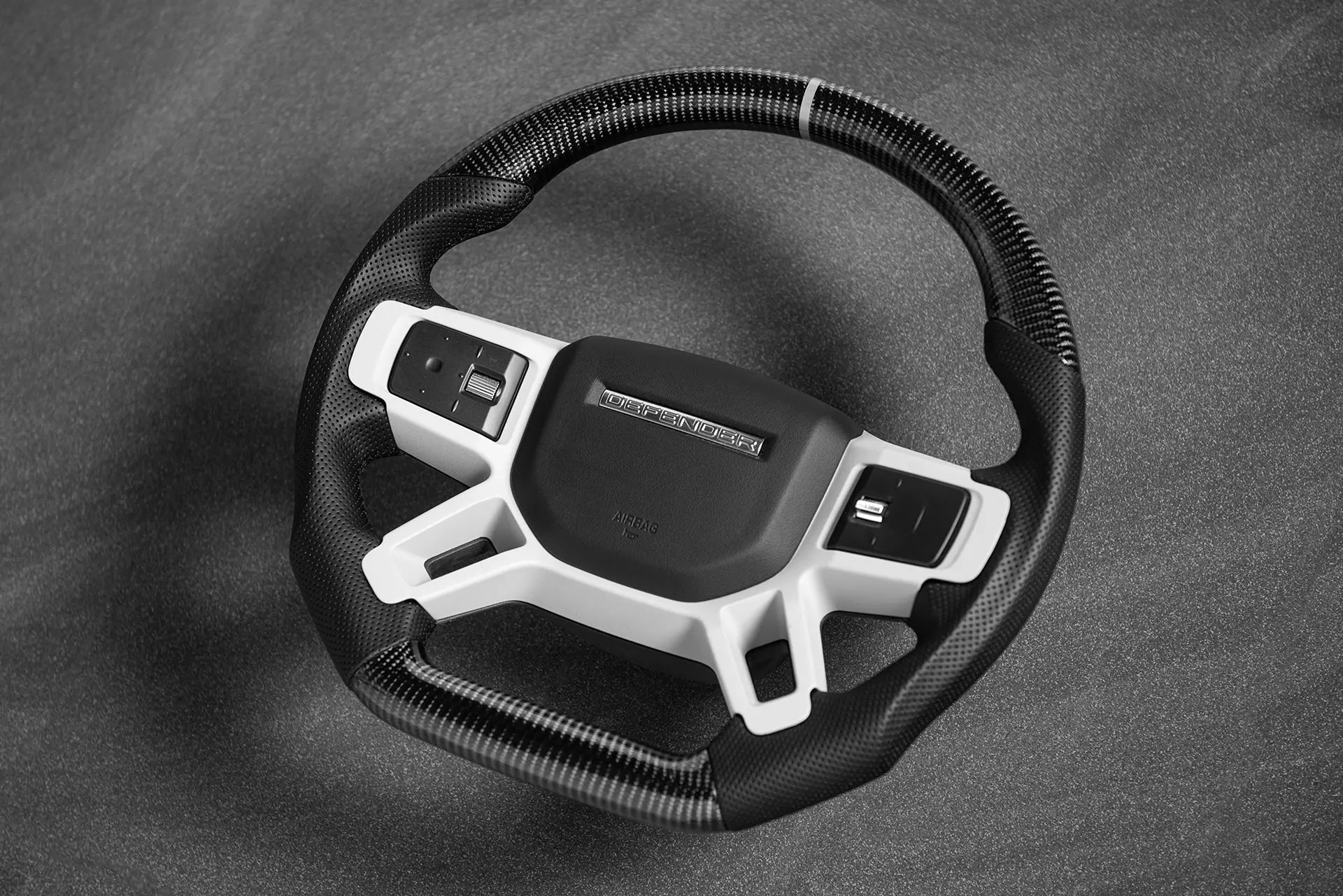 LAND ROVER DEFENDER (2020 Onwards) CARBON STEERING WHEEL - Image 9