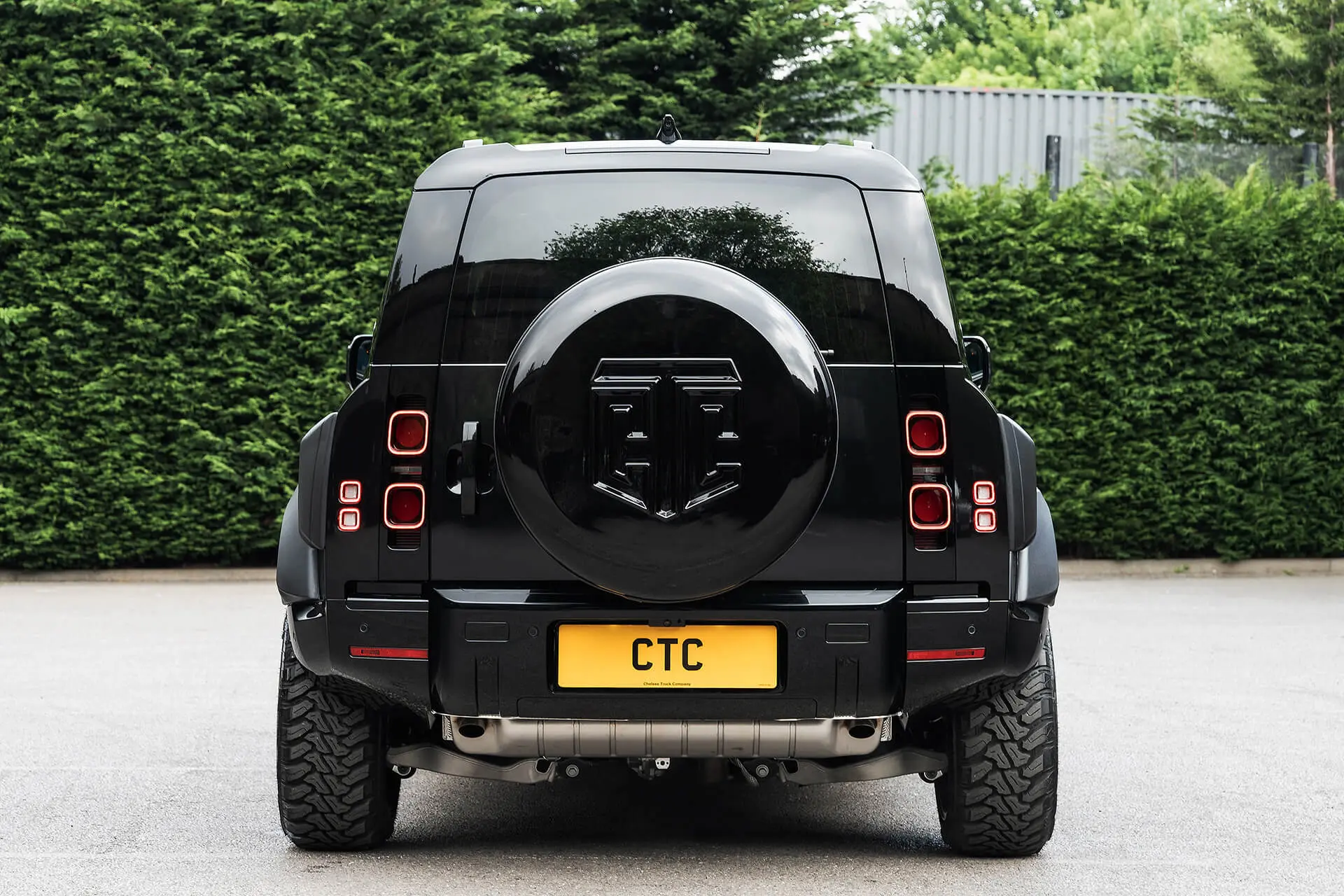 Hard Spare Wheel Cover for Land Rover Defender (2020 Onwards) - CTC Crest - Image 7