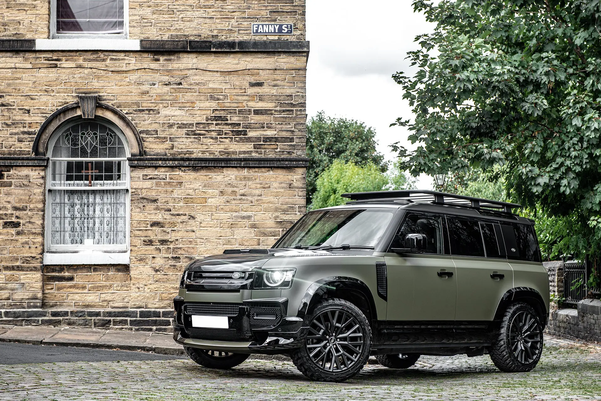 Exposed Carbon Vented Bonnet for Land Rover Defender (2020 Onwards) - Image 15