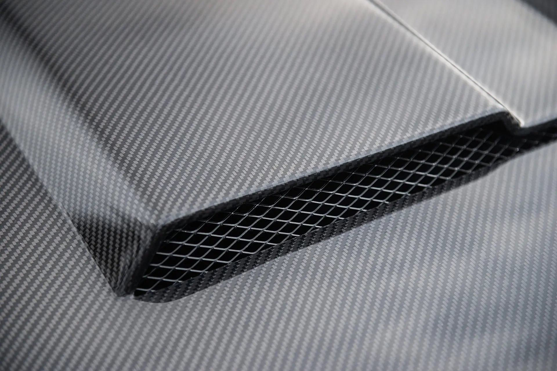 Exposed Carbon Vented Bonnet for Land Rover Defender (2020 Onwards) - Image 6