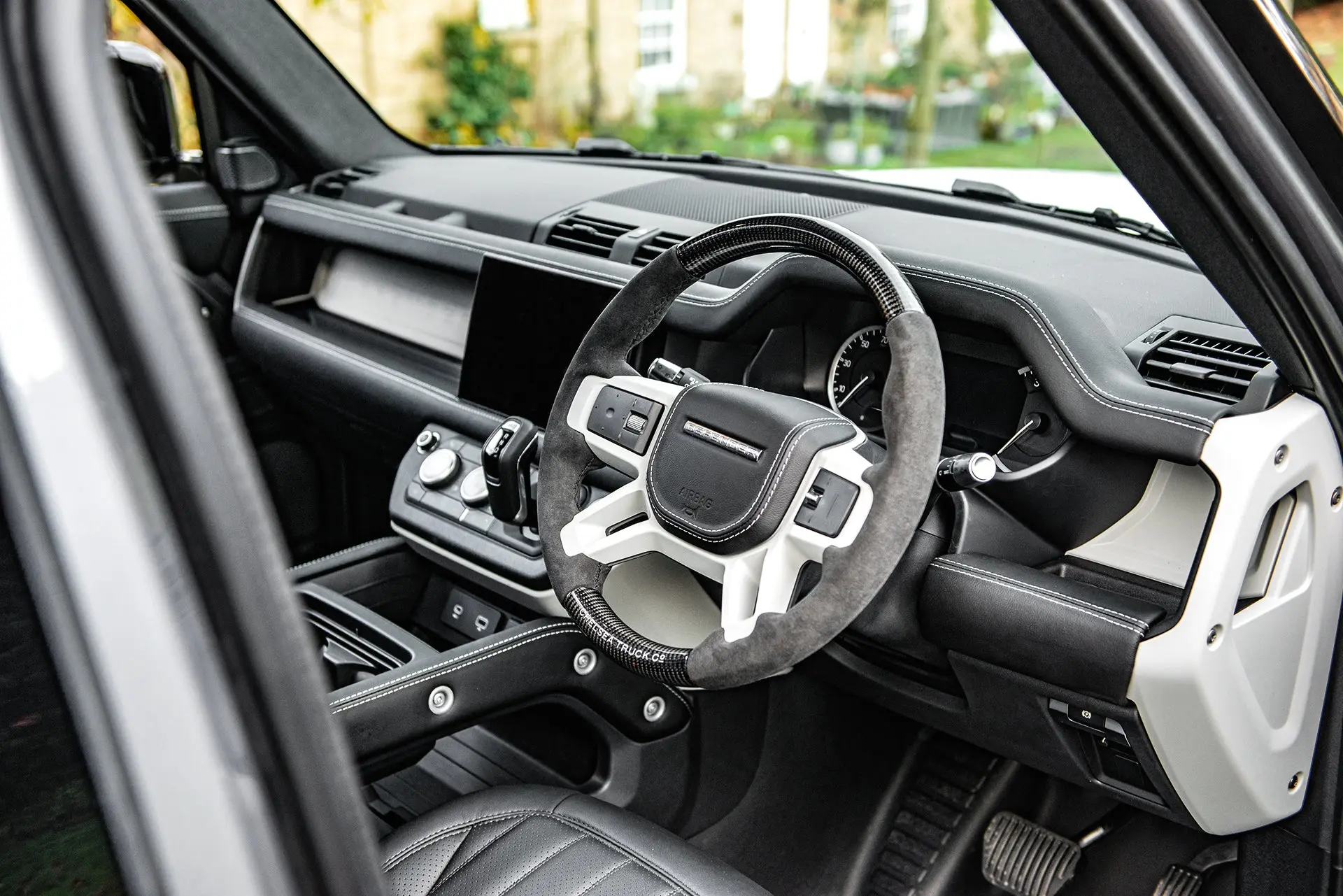 Land Rover Defender (2020 Onwards) Chelsea Truck Company Full Carbon Steering Wheel - Image 16
