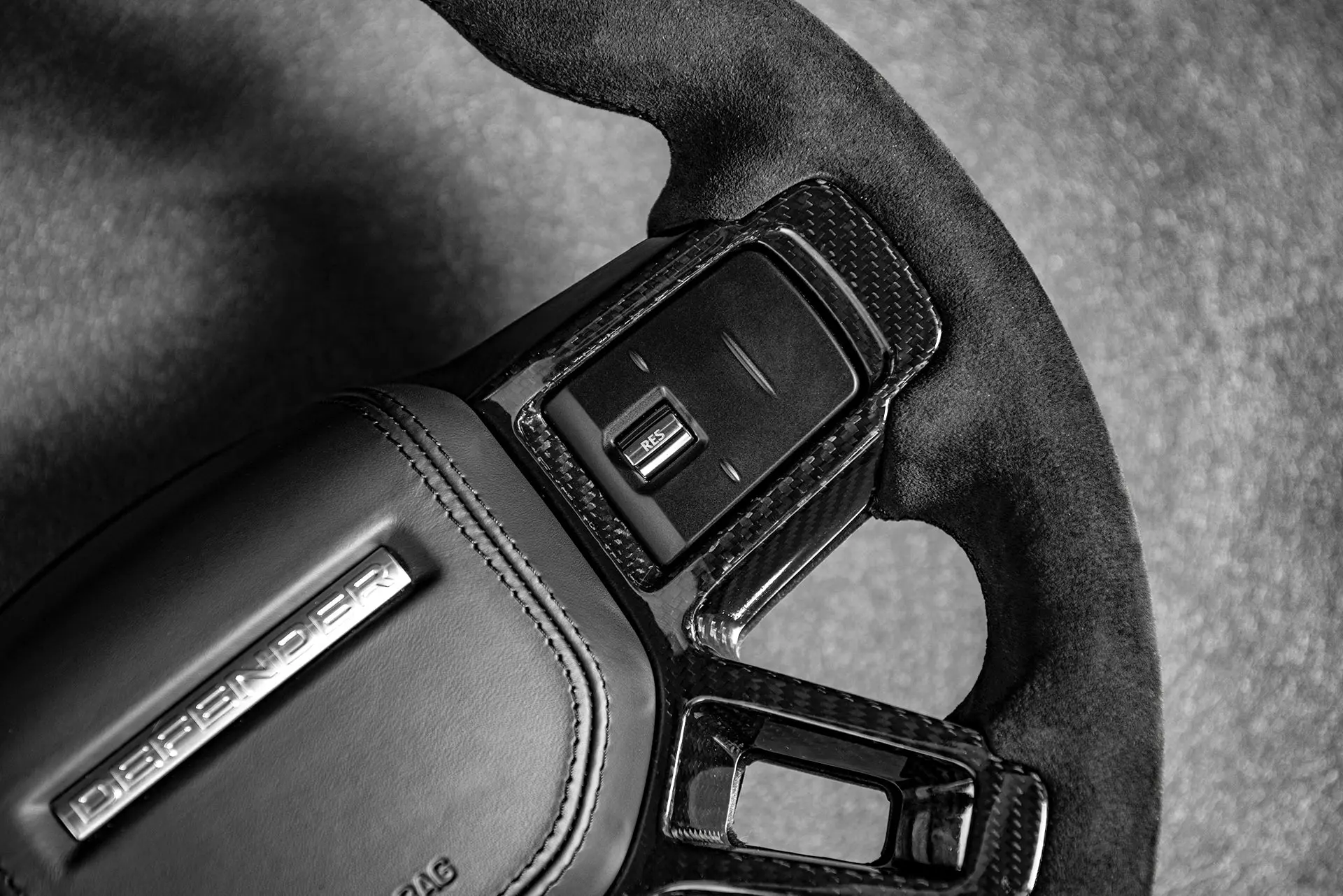 Land Rover Defender (2020 Onwards) Chelsea Truck Company Full Carbon Steering Wheel - Image 4