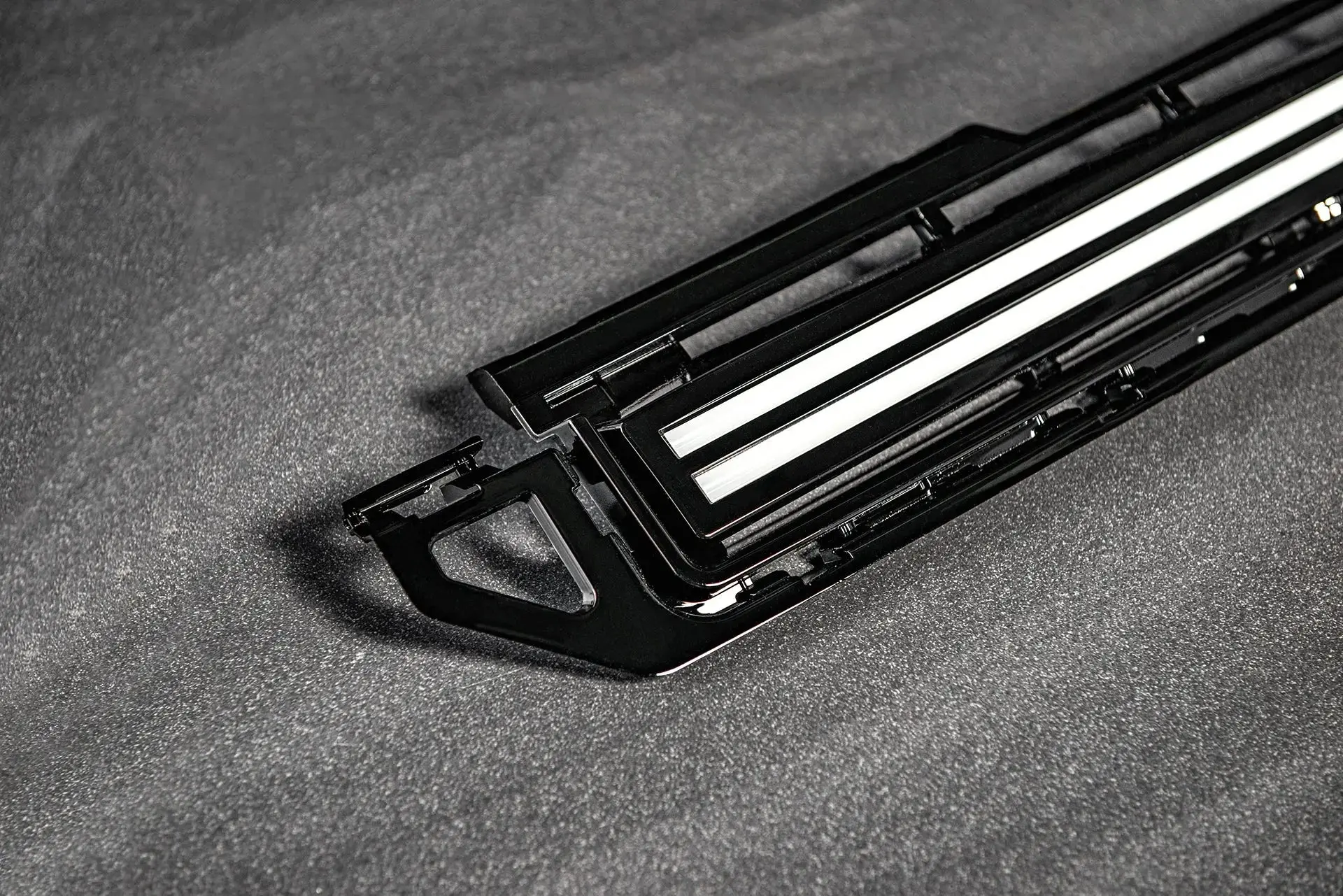 Grille with LED Lightbar for Land Rover Defender (2020 Onwards) - Image 11